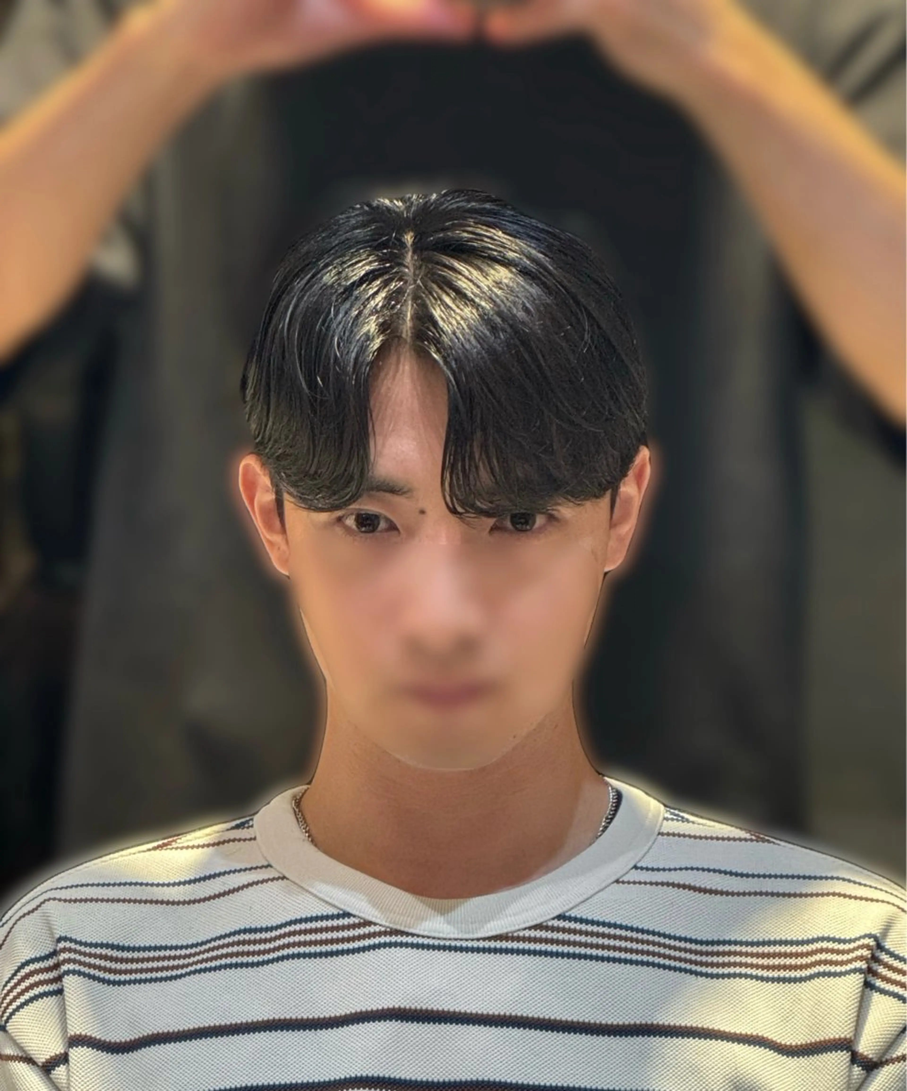 ショート パーマ メンズ センターパート コンマヘア ダウンパーマ カルマパーマ メンズ韓国風 YUKI🇰🇷 カルマ／ダウンパーマのヘアスタイル