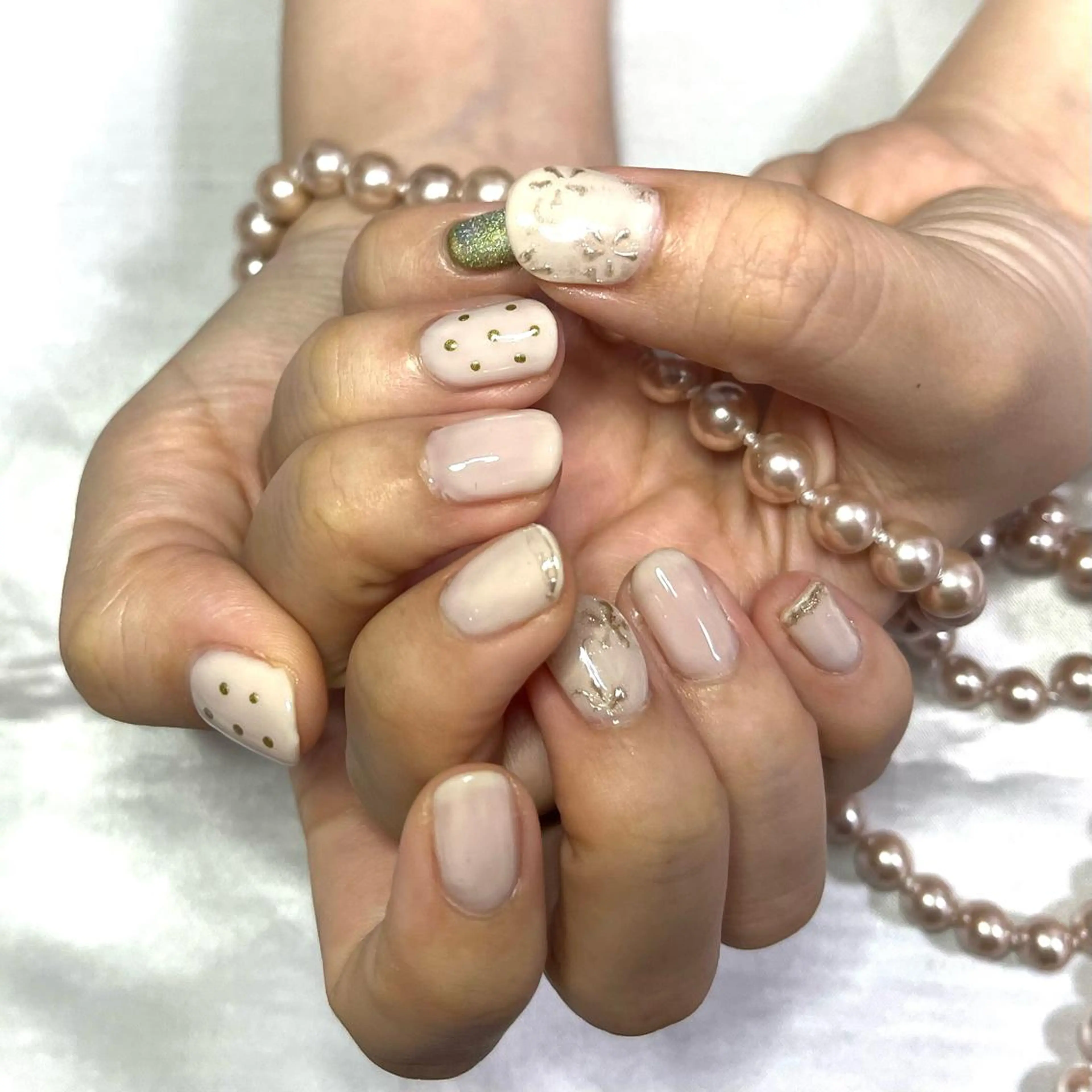 ネイル ドット ゴールド 韓国ネイル マグネットネイル ブライダルネイル 韓国ネイル💠 Tomoのネイルデザイン