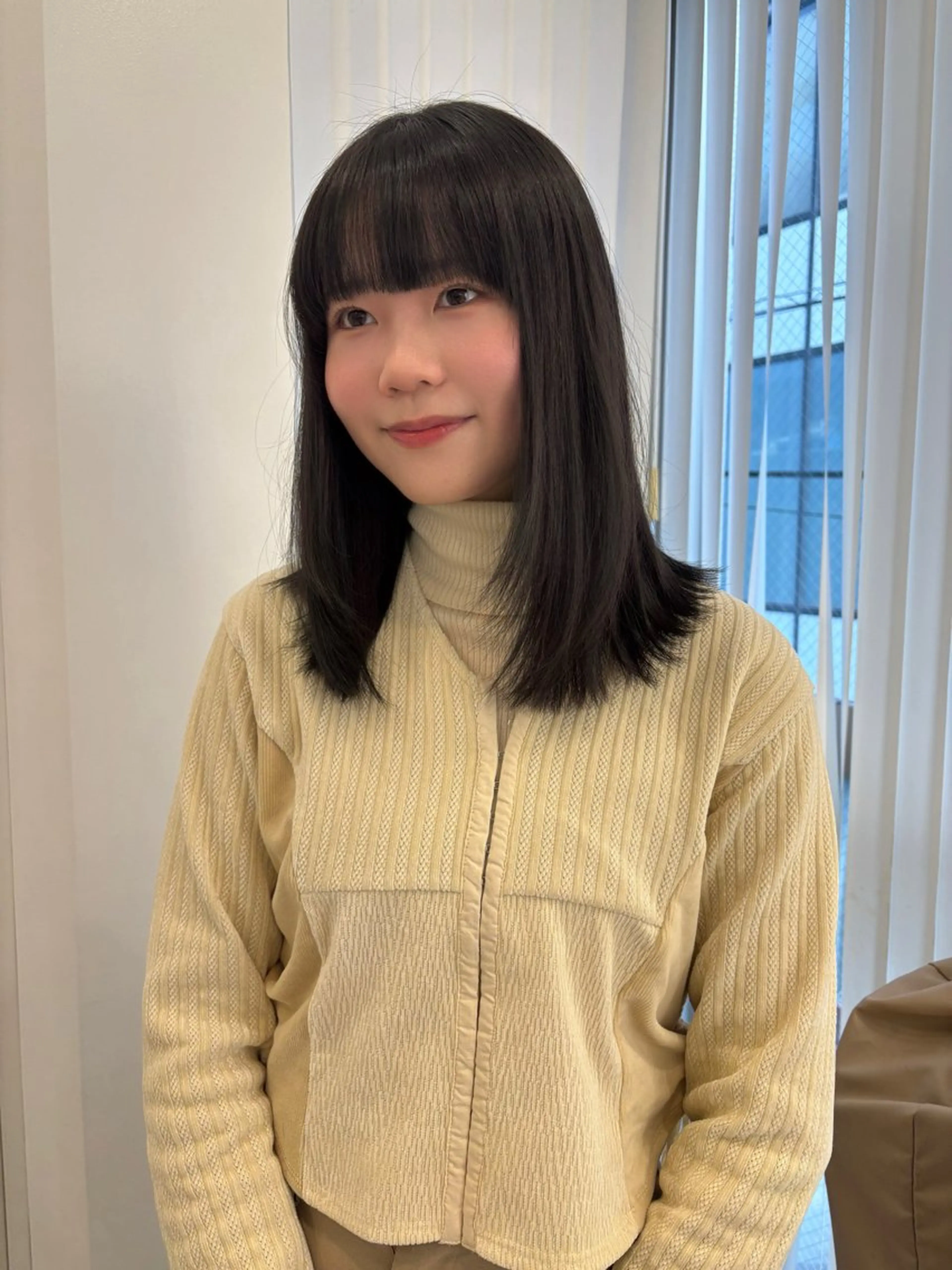 ミディアム カラー オリーブグレー カット ヘアカラー トリートメント レイヤーカット🎀 kanaのヘアスタイル