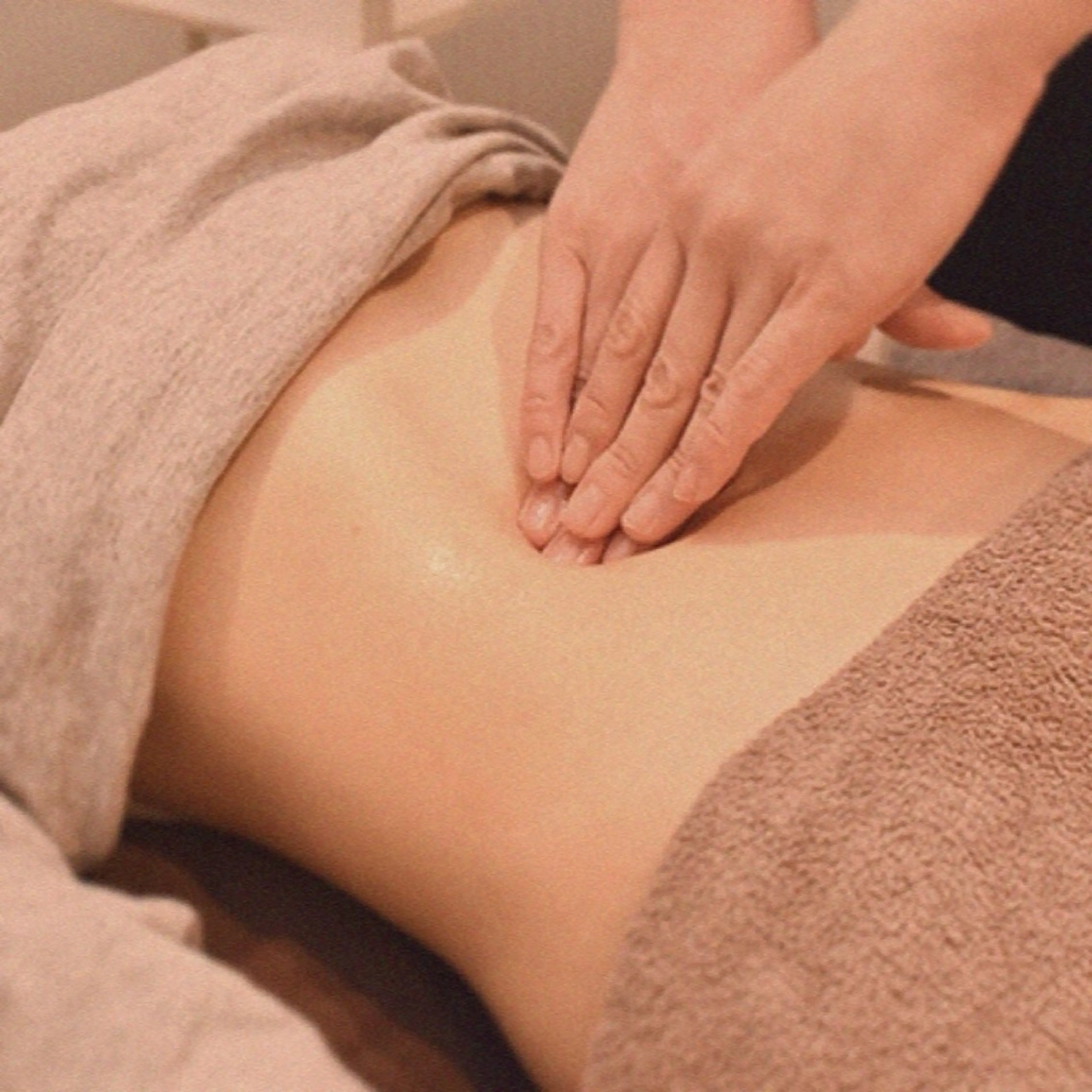 腸活ケアで痩せ体質へ【骨盤矯正&腸もみケア50分】の写真