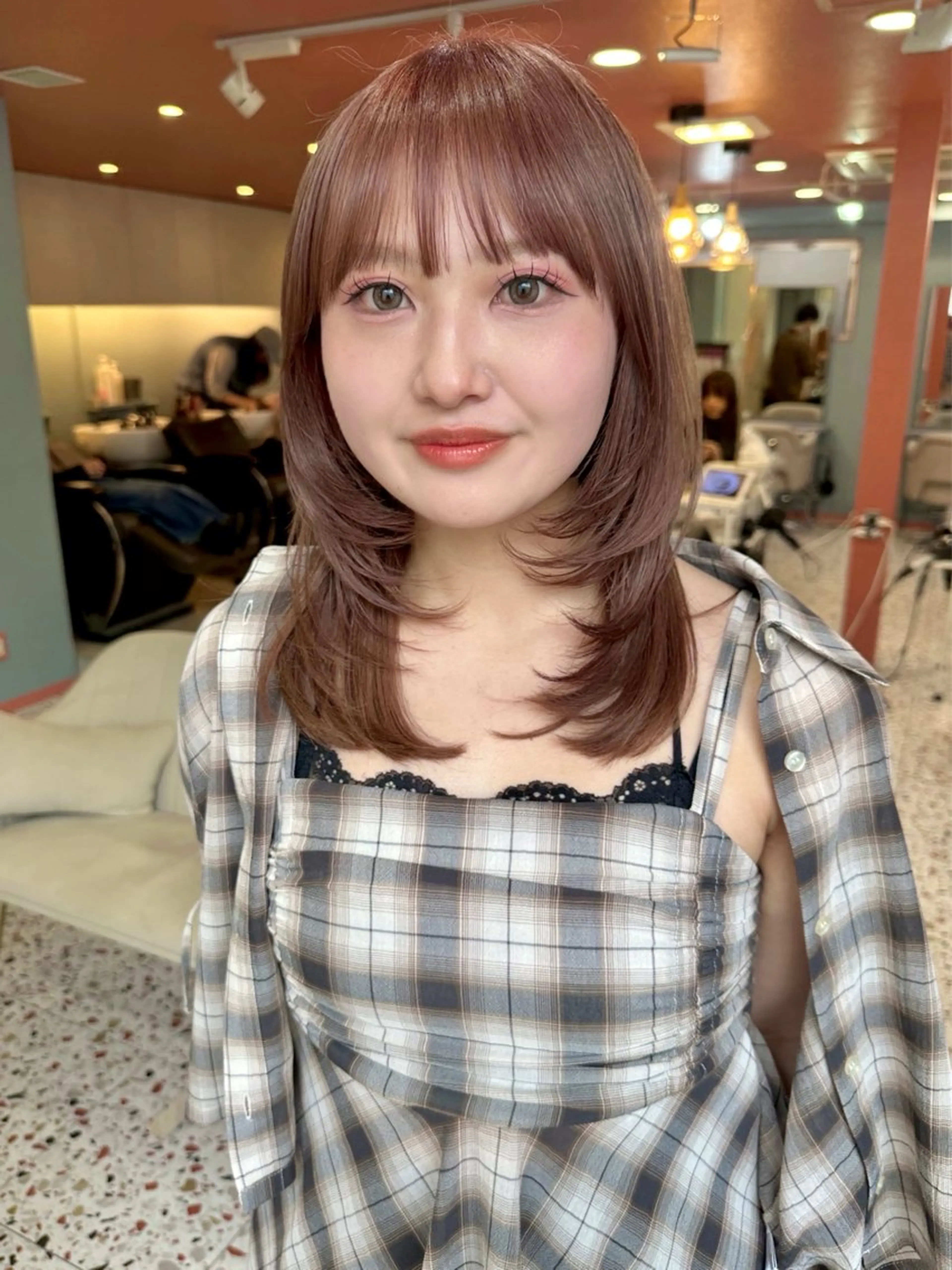 セミロング カラー レイヤーカット トレンドヘア🌿 chinariのヘアスタイル