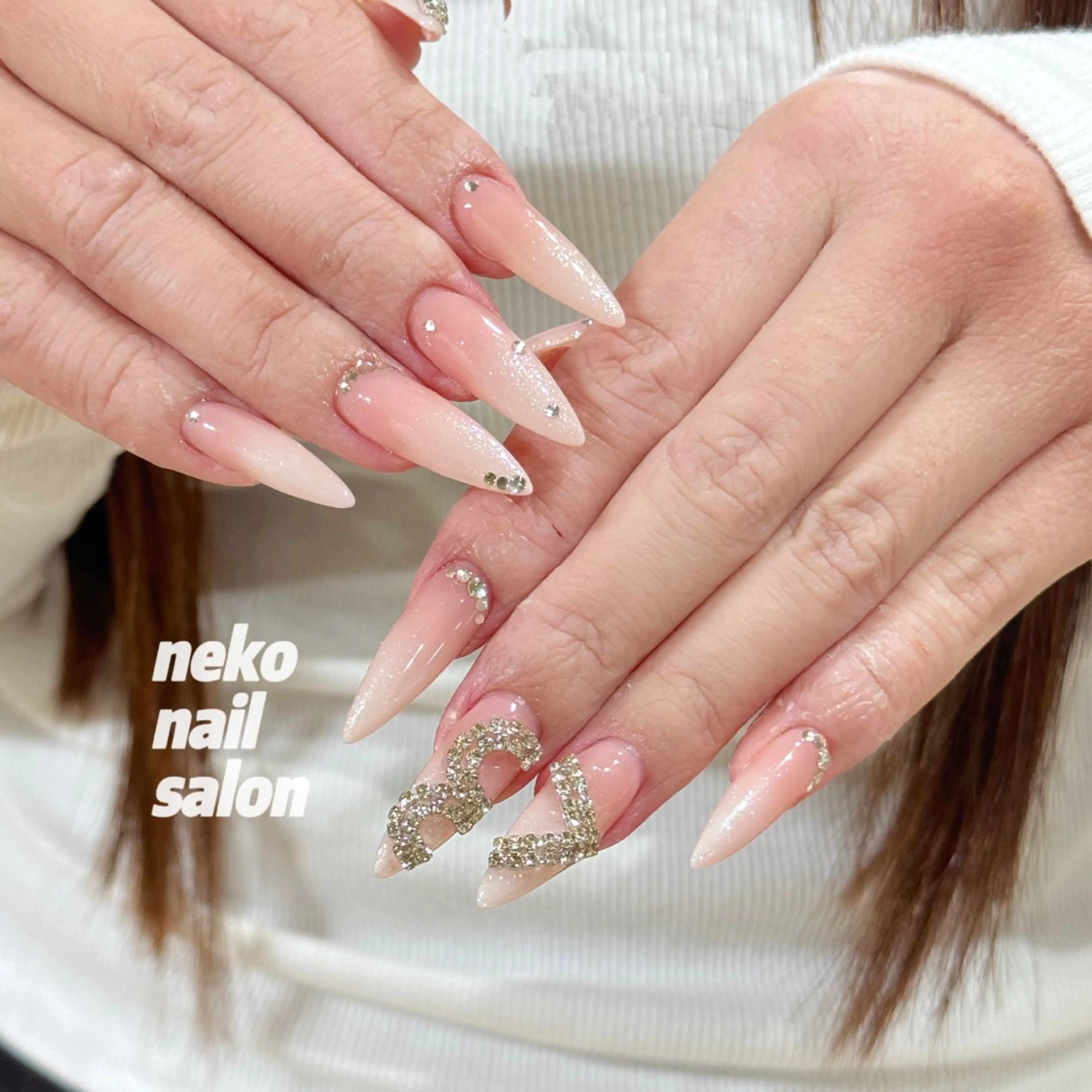 ネイル ガーリー キラキラネイル ロングネイル ネイルチップ ワンホンネイル ハンドネイル neko nail所属・neko nailのネイルデザイン