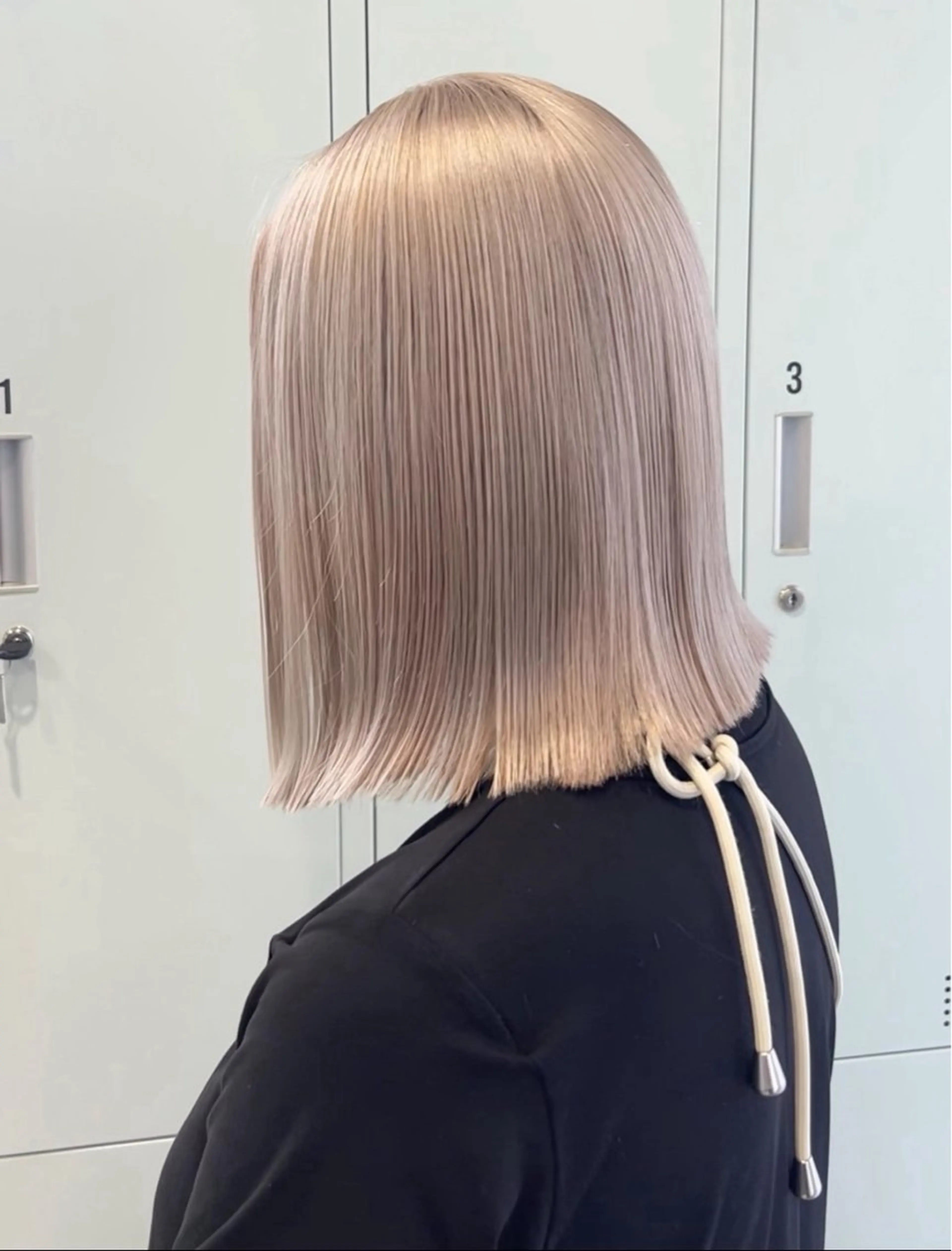 ミディアム カラー みなみ/ブリーチ/ ダイアモンドリリーのヘアスタイル