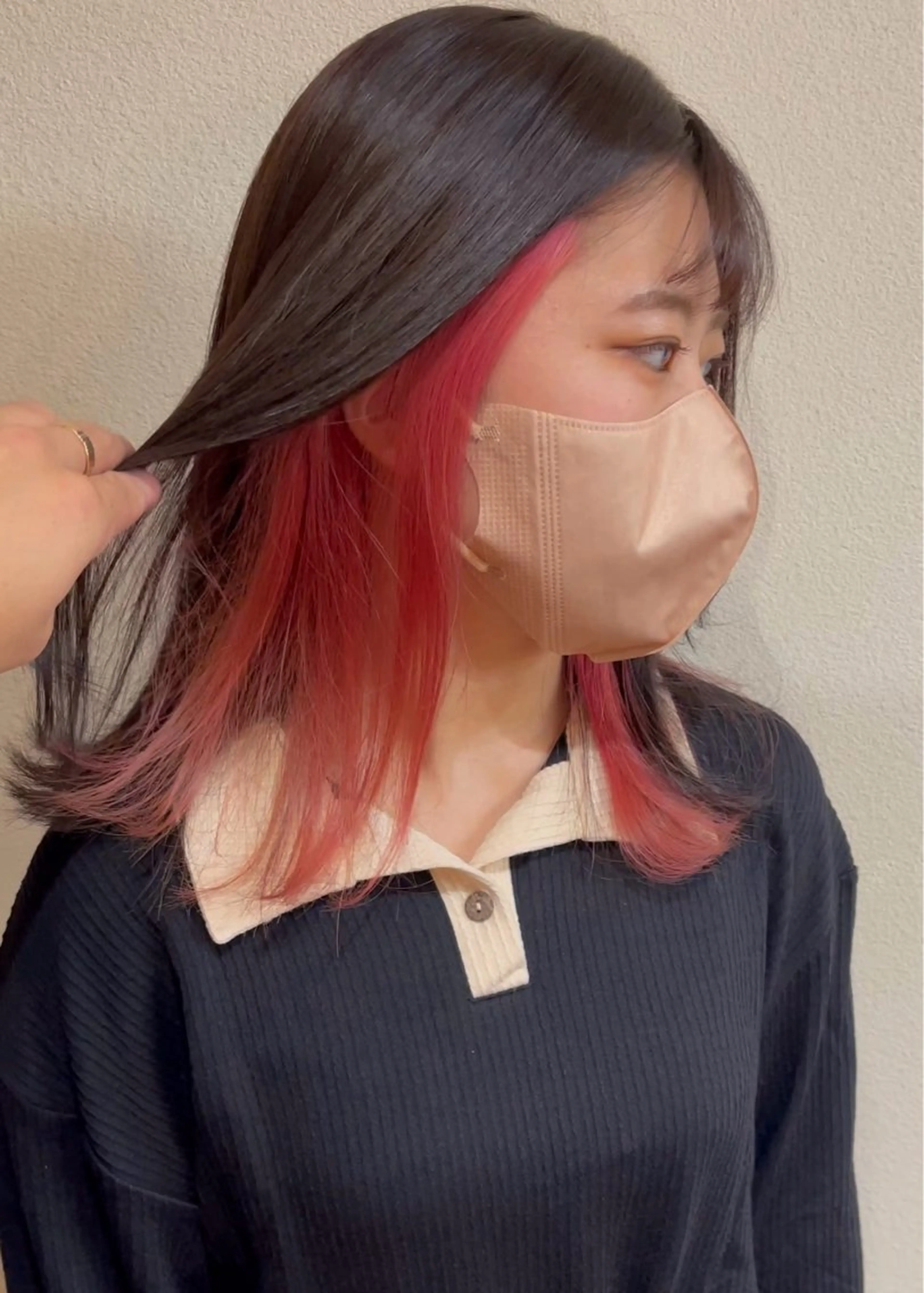 ミディアム カラー インナーカラー ピンクカラー カット ヘアカラー トリートメント 髪質改善ｶﾗｰ ｹｱﾌﾞﾘｰﾁ/ﾀﾑのヘアスタイル