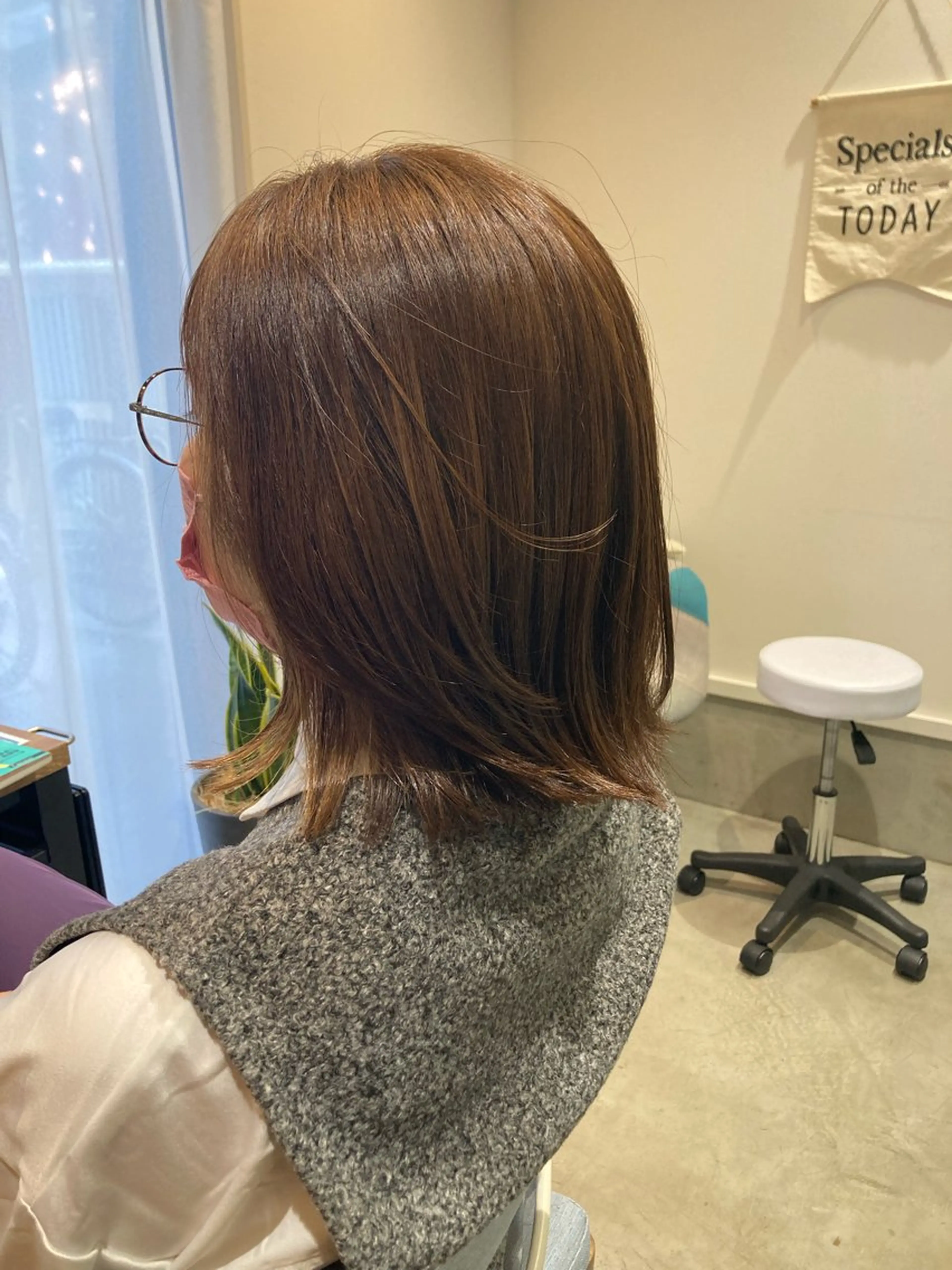 ミディアム カット ヘアカラー 折本 沙織のヘアスタイル