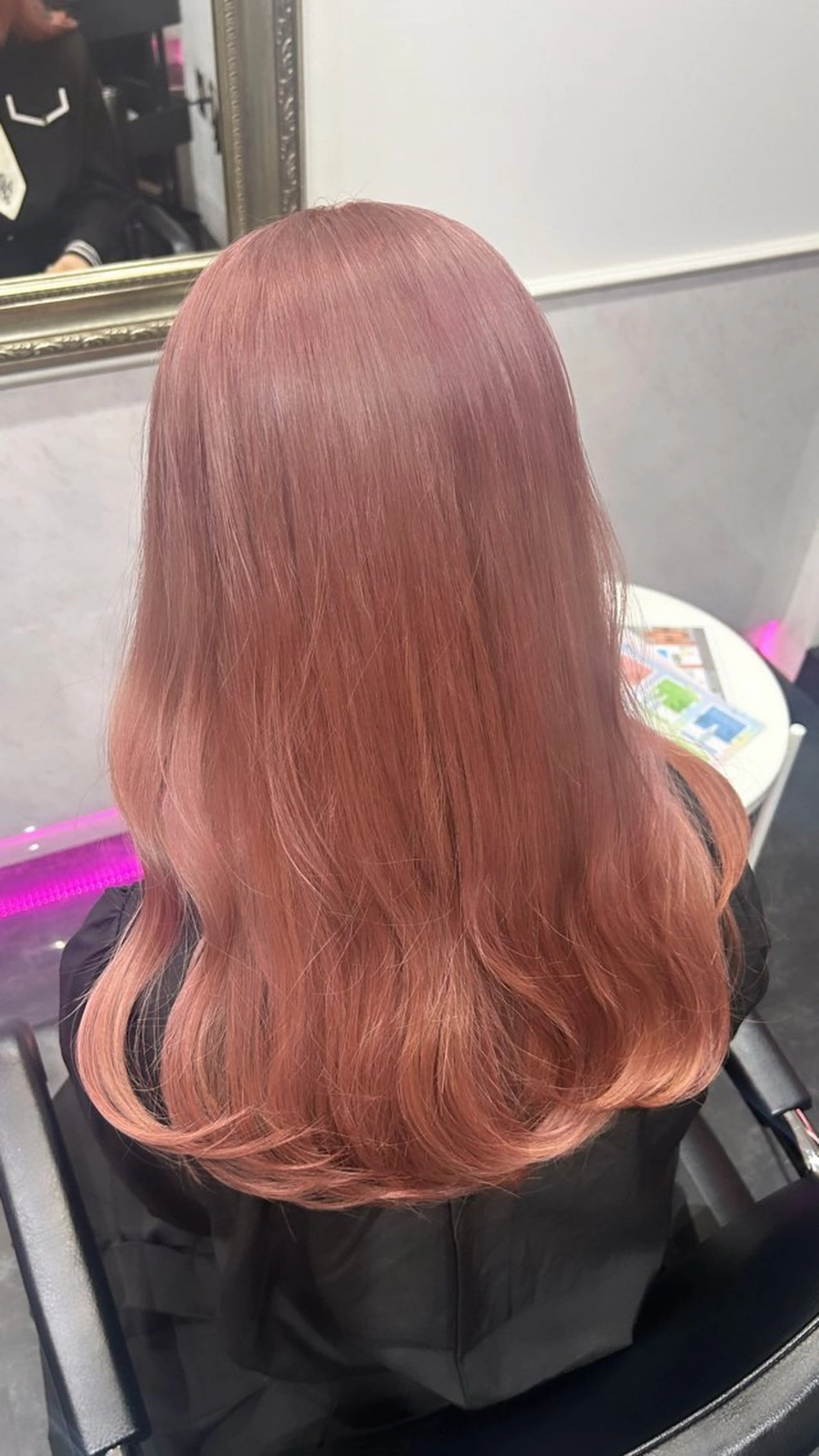 セミロング ヘアカラー 🎀ハイトーン×艶髪 🎀さや 💜のヘアスタイル