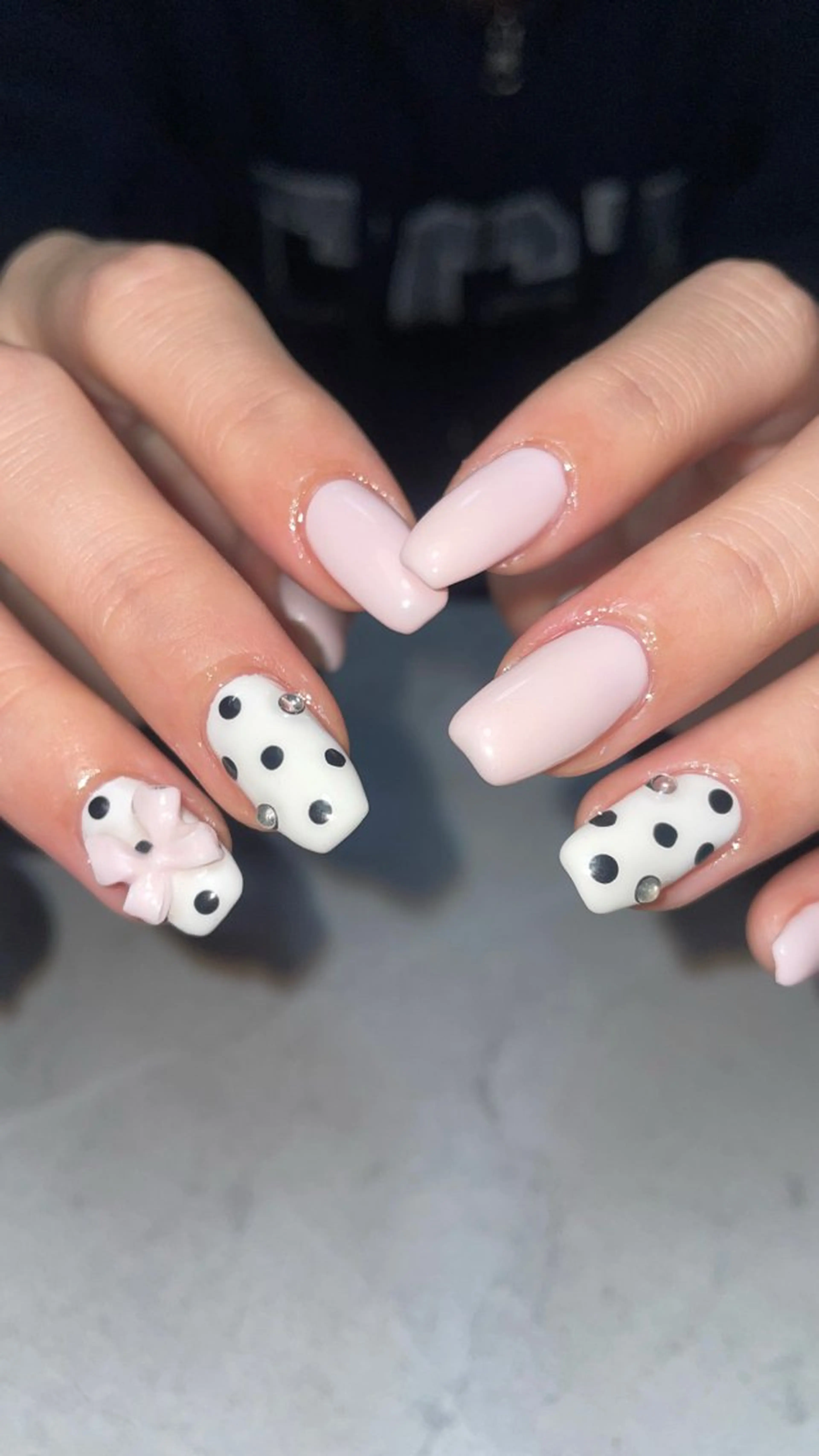 ネイル ドット ガーリー リボン シンプルネイル ストーンネイル ハンドネイル miinail miyuuのネイルデザイン