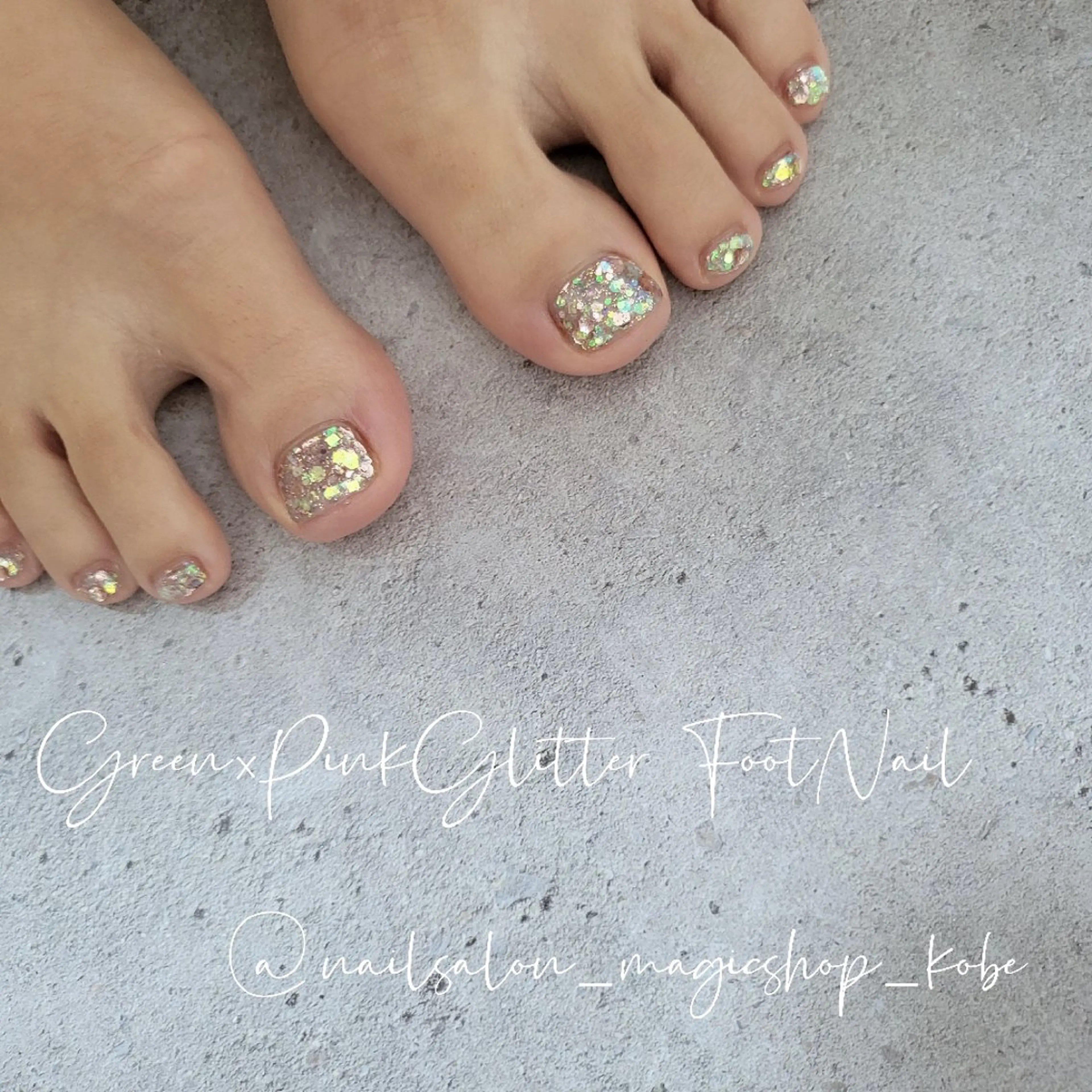 ネイル オーロラネイル フットネイル ジェルネイル グリーン ラメ(グリッター) フットネイル Nailsalon MagicShopのネイルデザイン