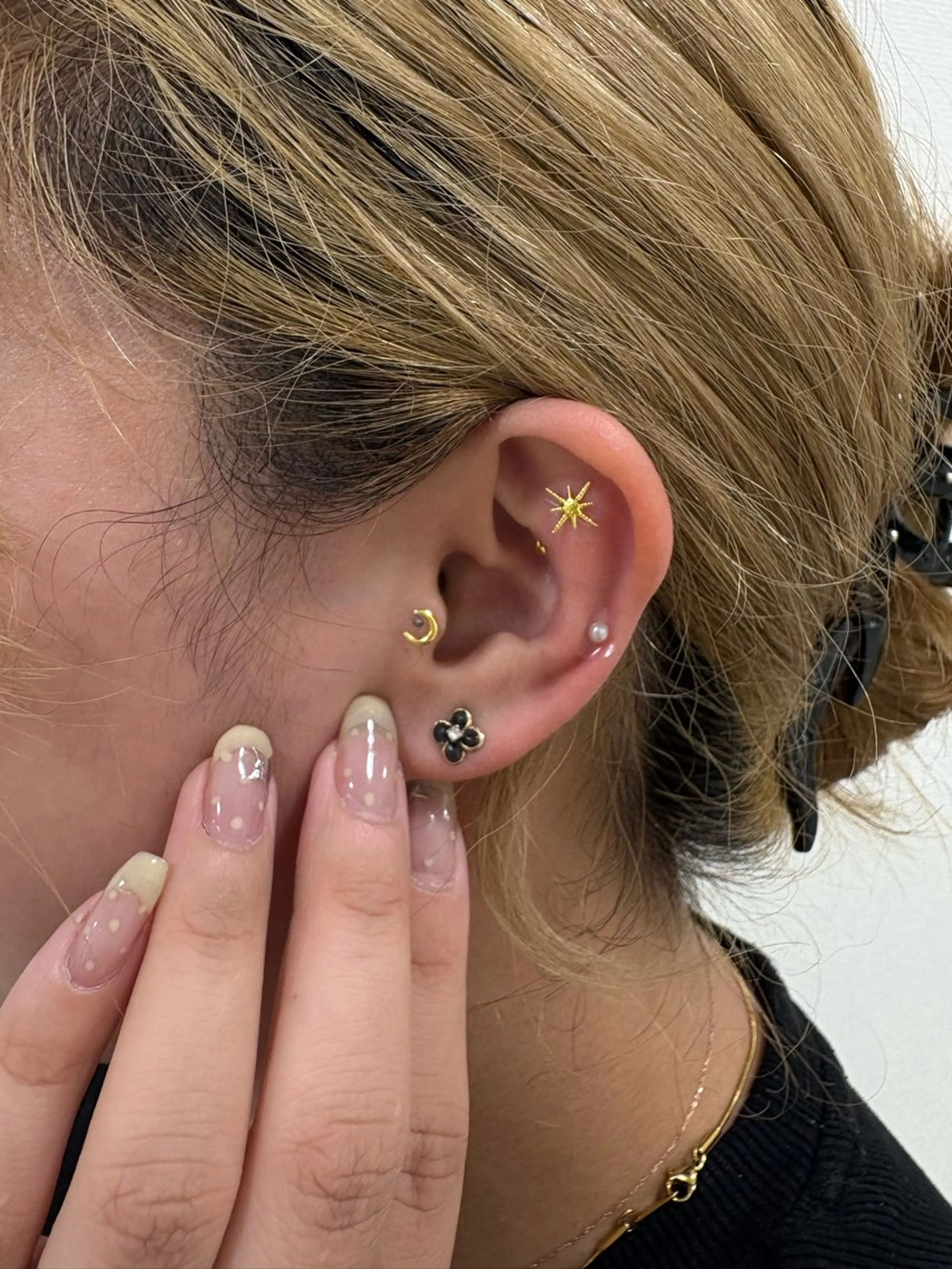 耳ツボジュエリー👂🏻🌙(両耳8個まで)の写真