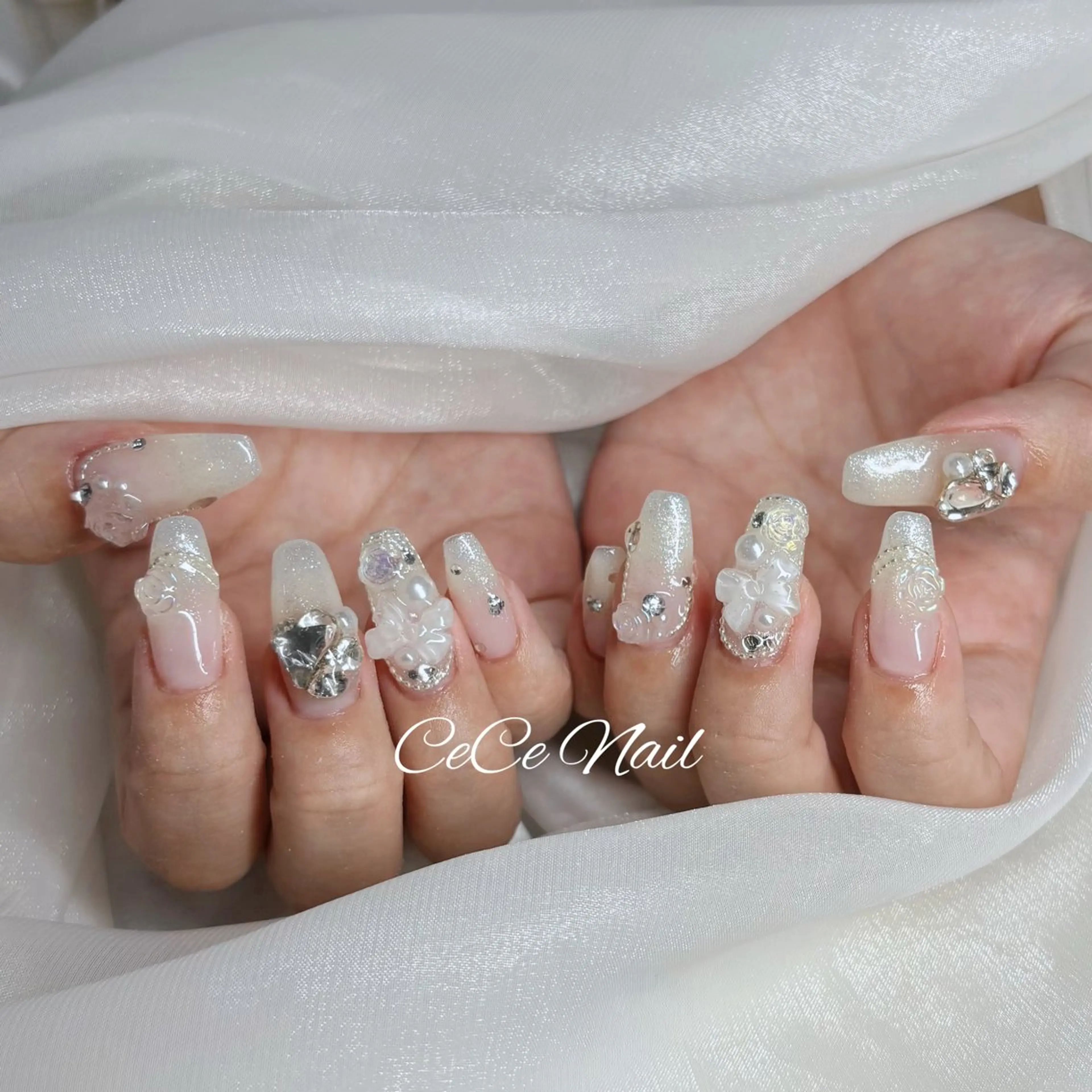 ネイル オーロラネイル 長さ出し フットネイル フレンチネイル ジェルネイル ハンドネイル CeCe Garden所属・CeCeGarden ✨️キラキラワンホンのネイルデザイン