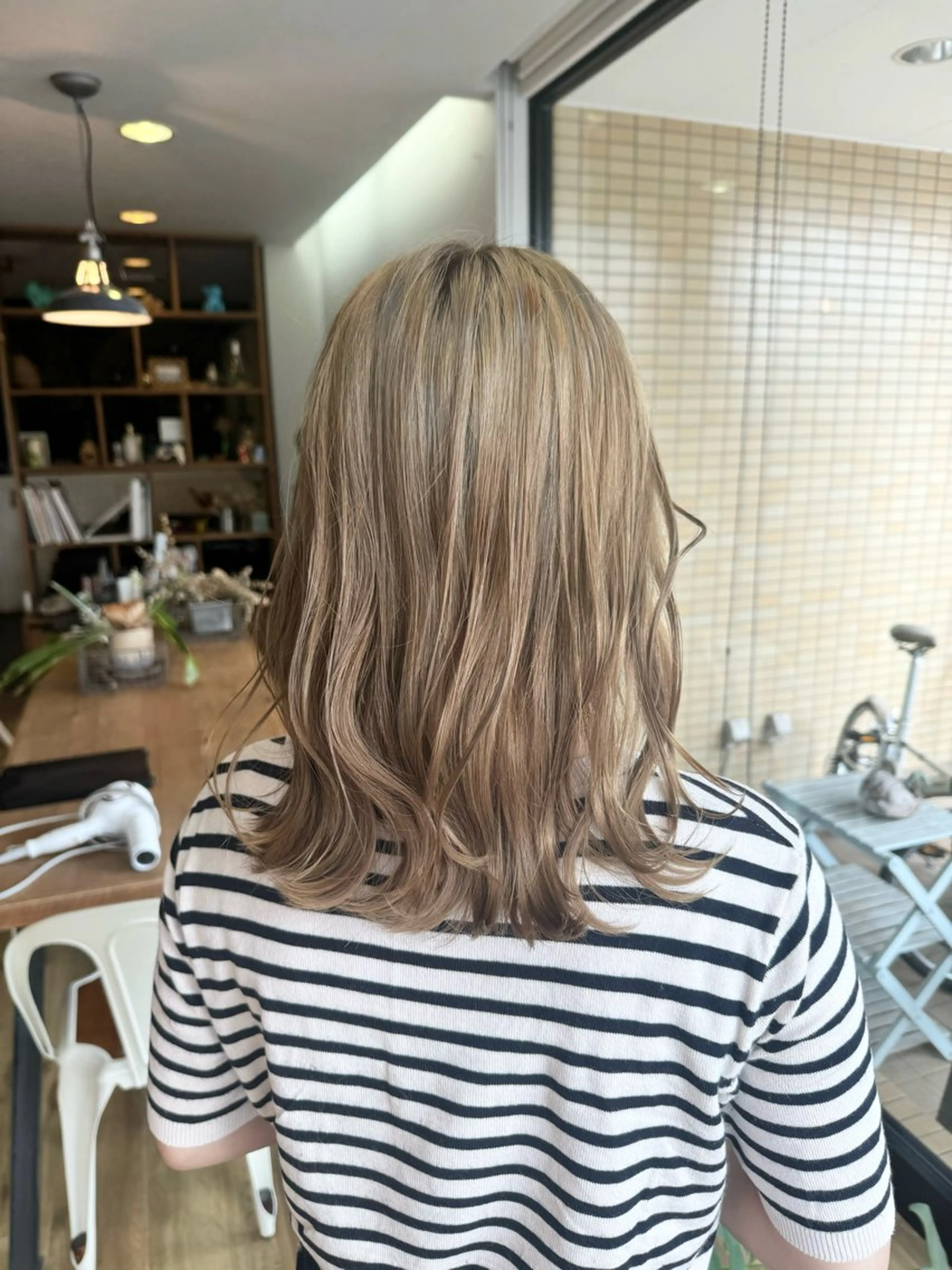 セミロング カラー ブリーチ グレージュ ヘアカラー トリートメント ツキダテ ユイのヘアスタイル