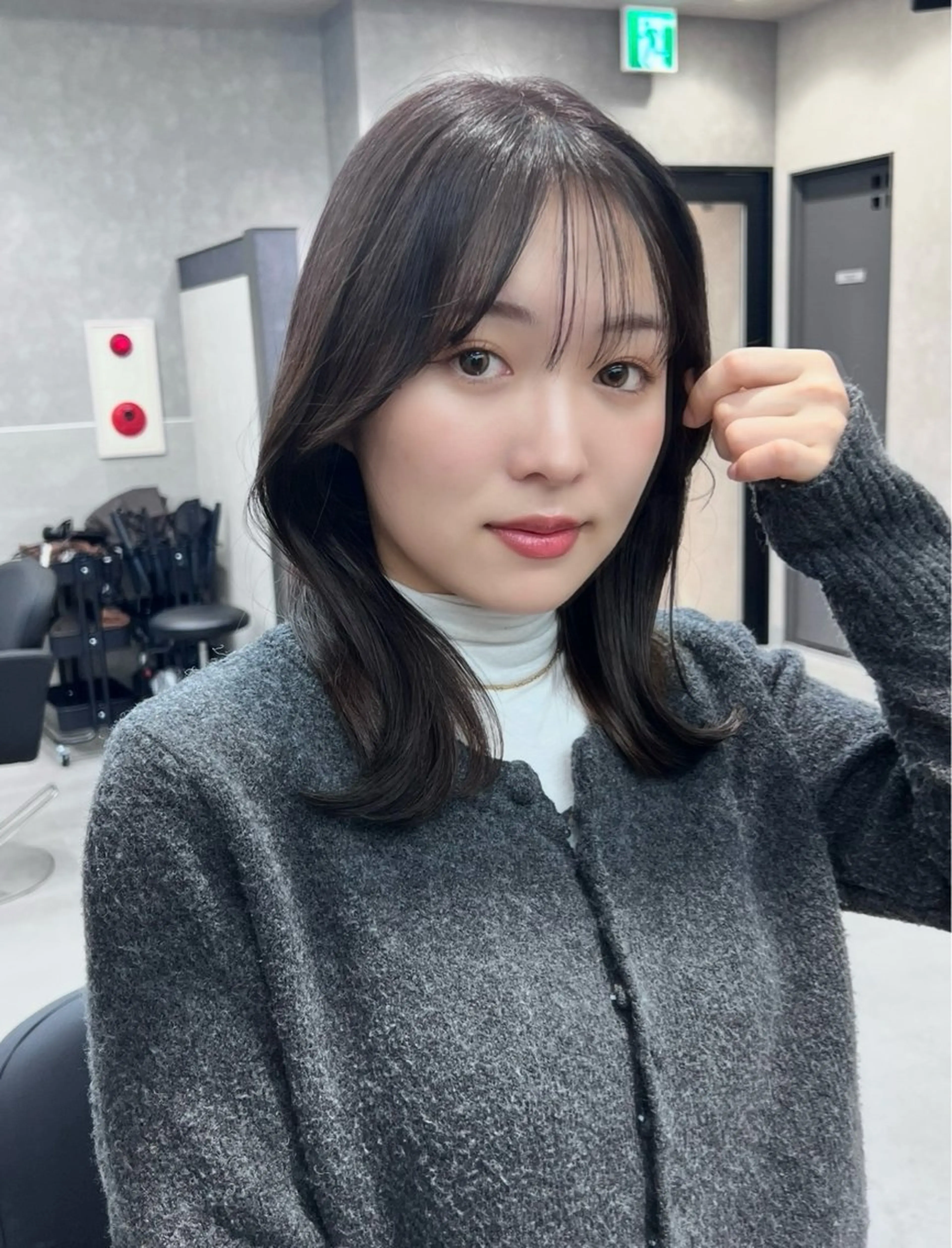 ミディアム カラー 黒髪 ブリーチ 透明感カラー 顔周りカット レイヤーカット カット ヘアカラー 透明感/レイヤー 🇰🇷tomonaのヘアスタイル