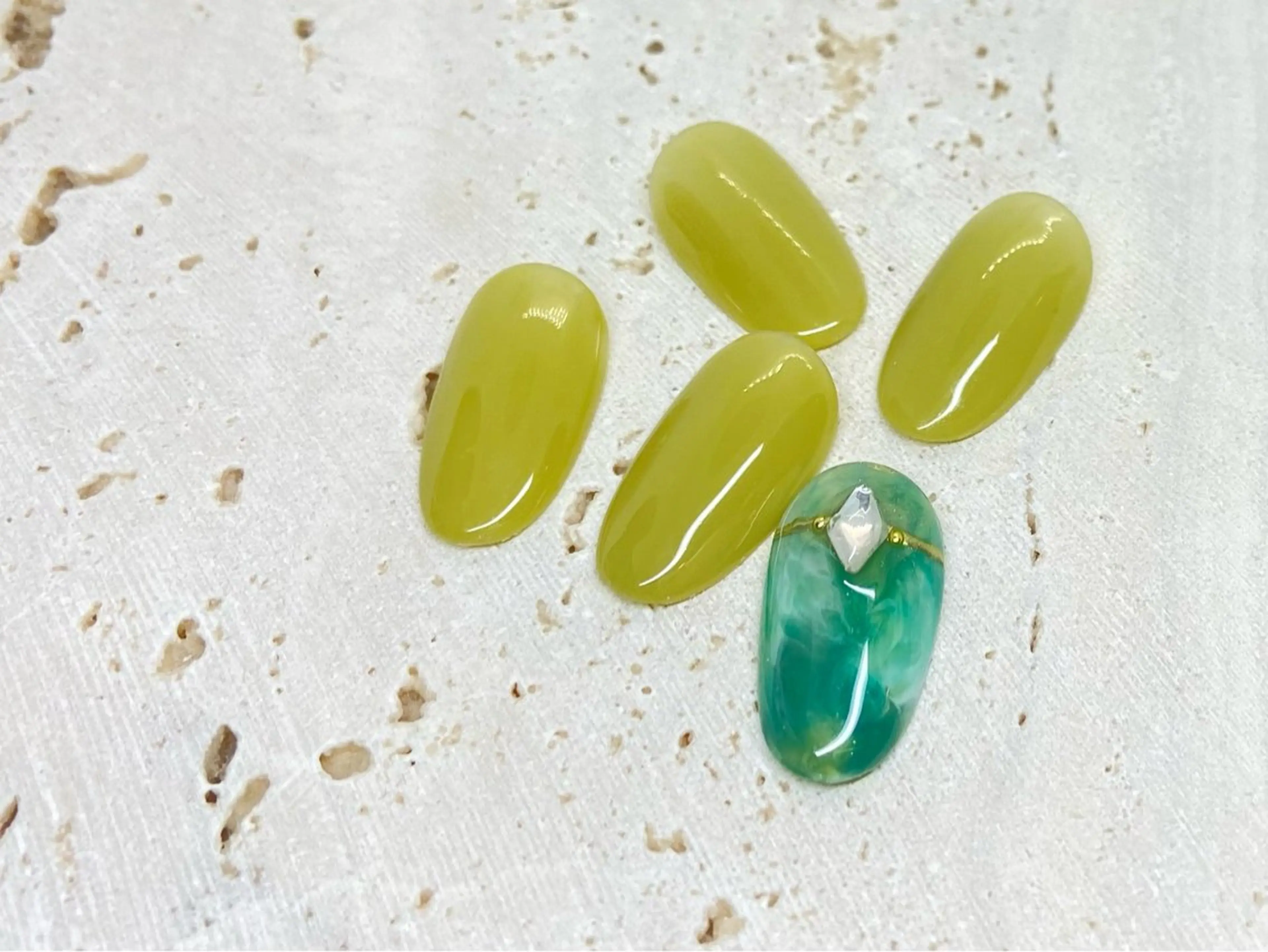 ネイル グリーン 井上 さおりのネイルデザイン