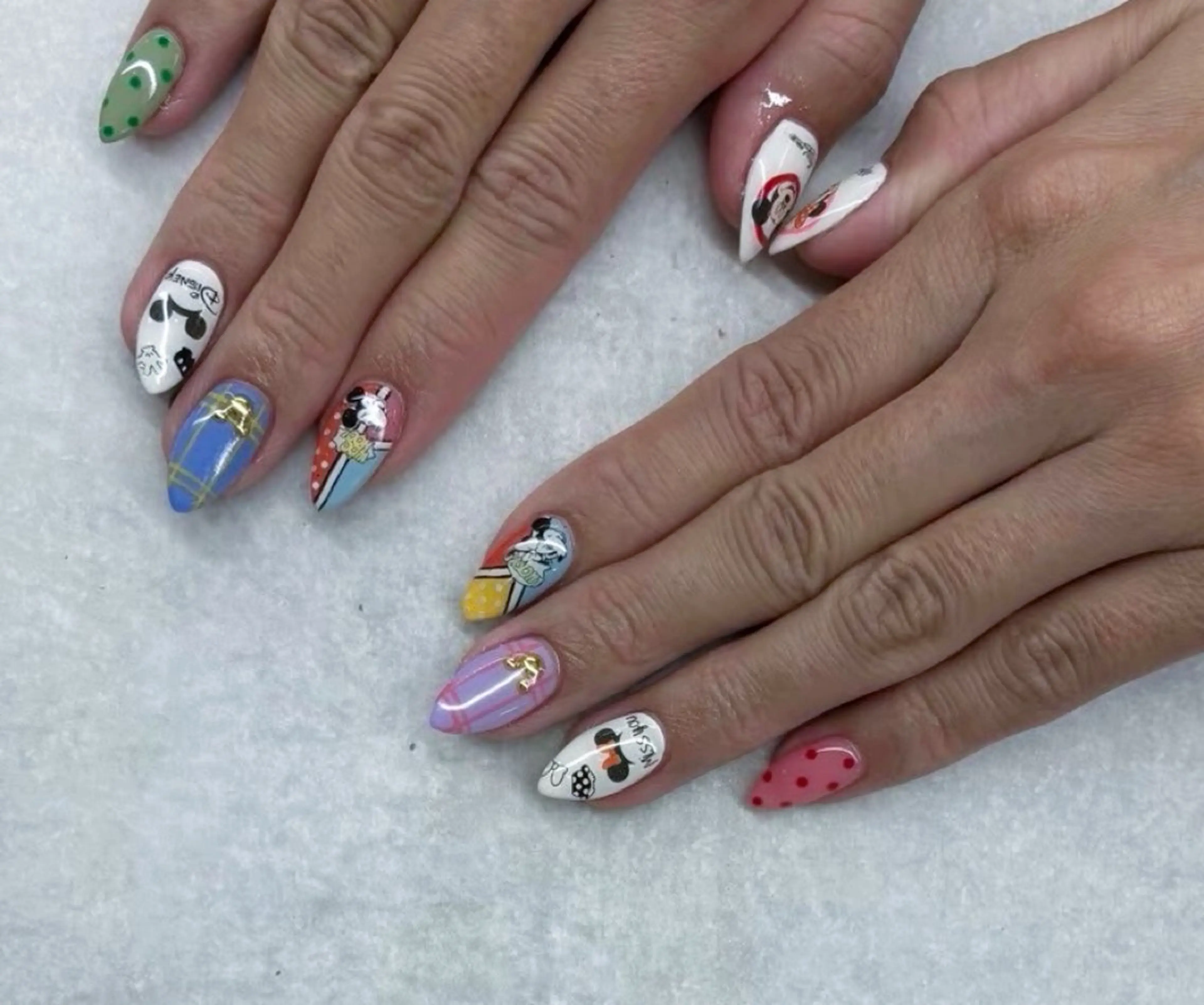 ネイル *RAIMU* HOLOGRAMのネイルデザイン