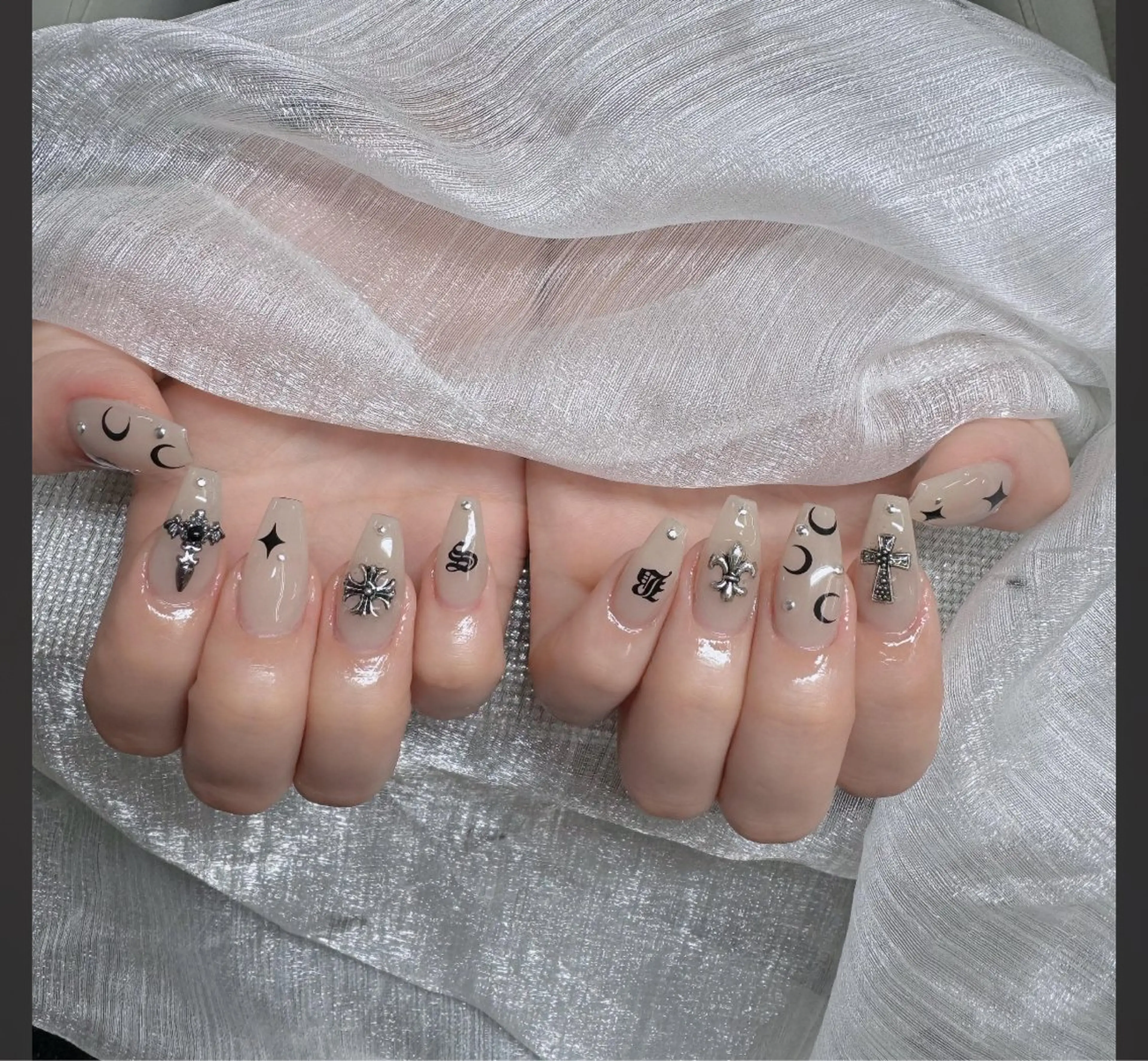 ネイル フレンチネイル ジェルネイル ガラスフレンチ ハロウィン ハート ハンドネイル H.baby Nail Salonのネイルデザイン