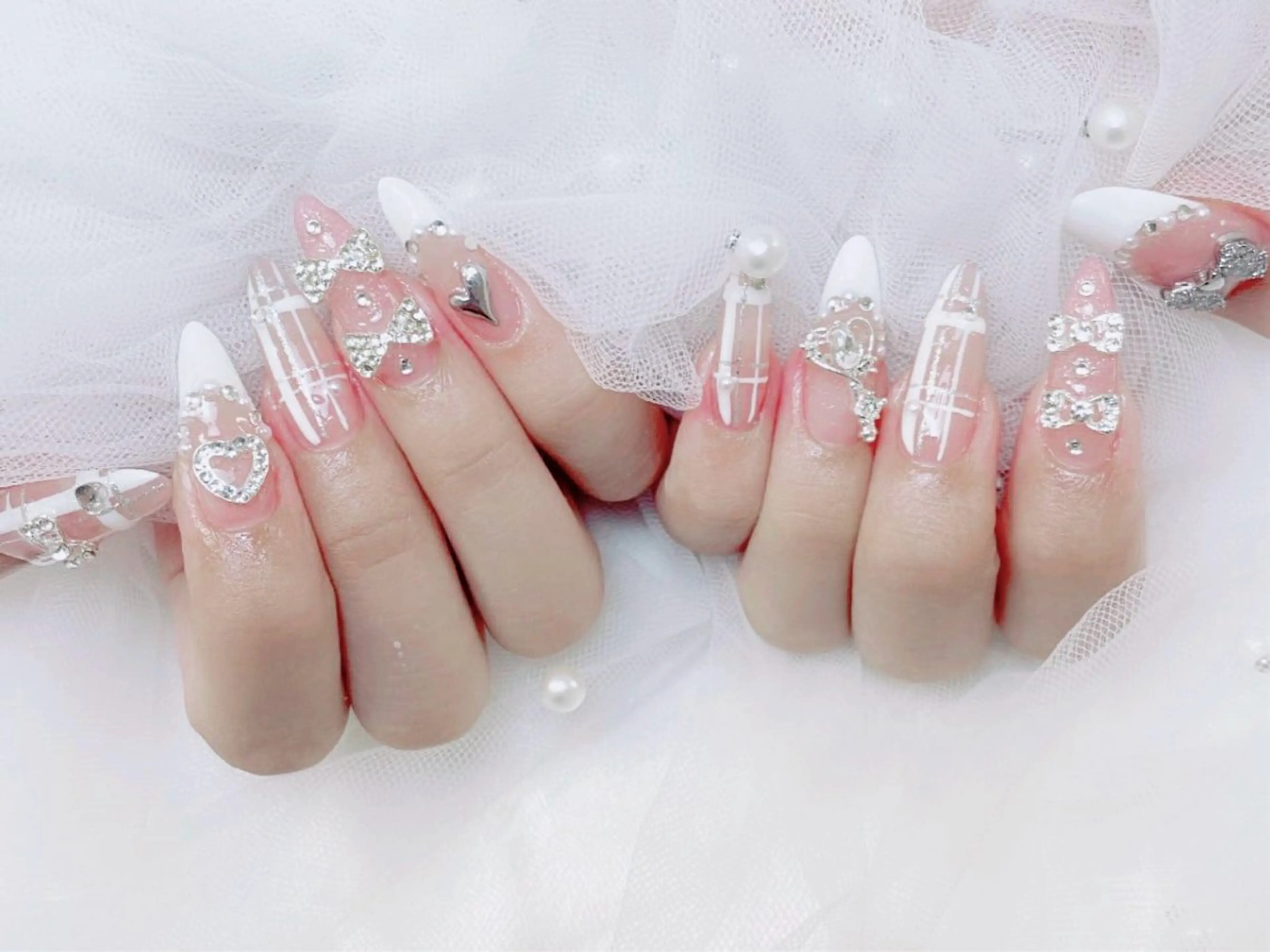 ネイル フレンチネイル ジェルネイル ハート 韓国ネイル マグネットネイル ハンドネイル ネイルサロン lotusのネイルデザイン