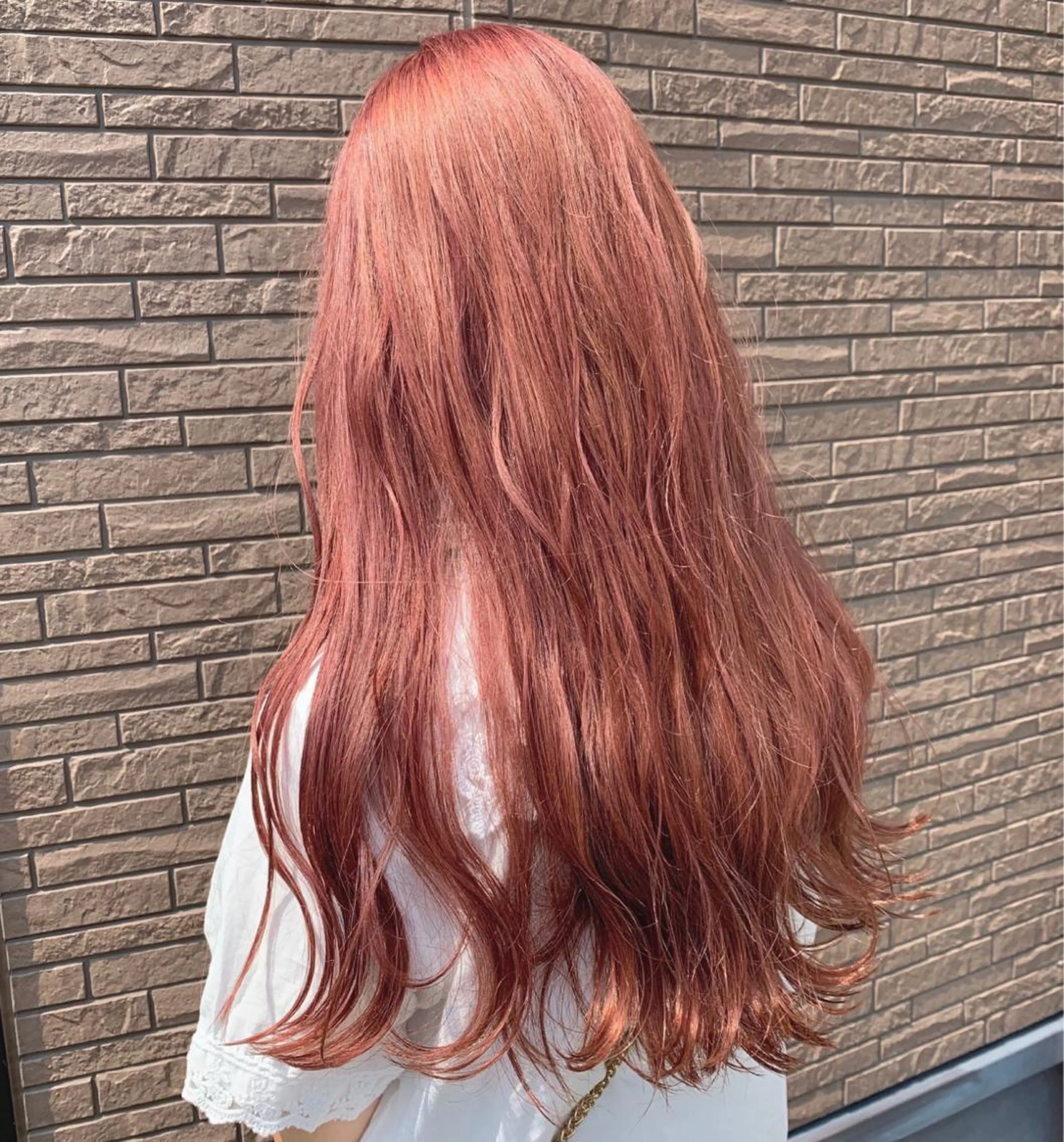 ロング カラー ベージュカラー ブリーチ ピンクカラー 清水 亮太／赤み消しカラーのヘアスタイル