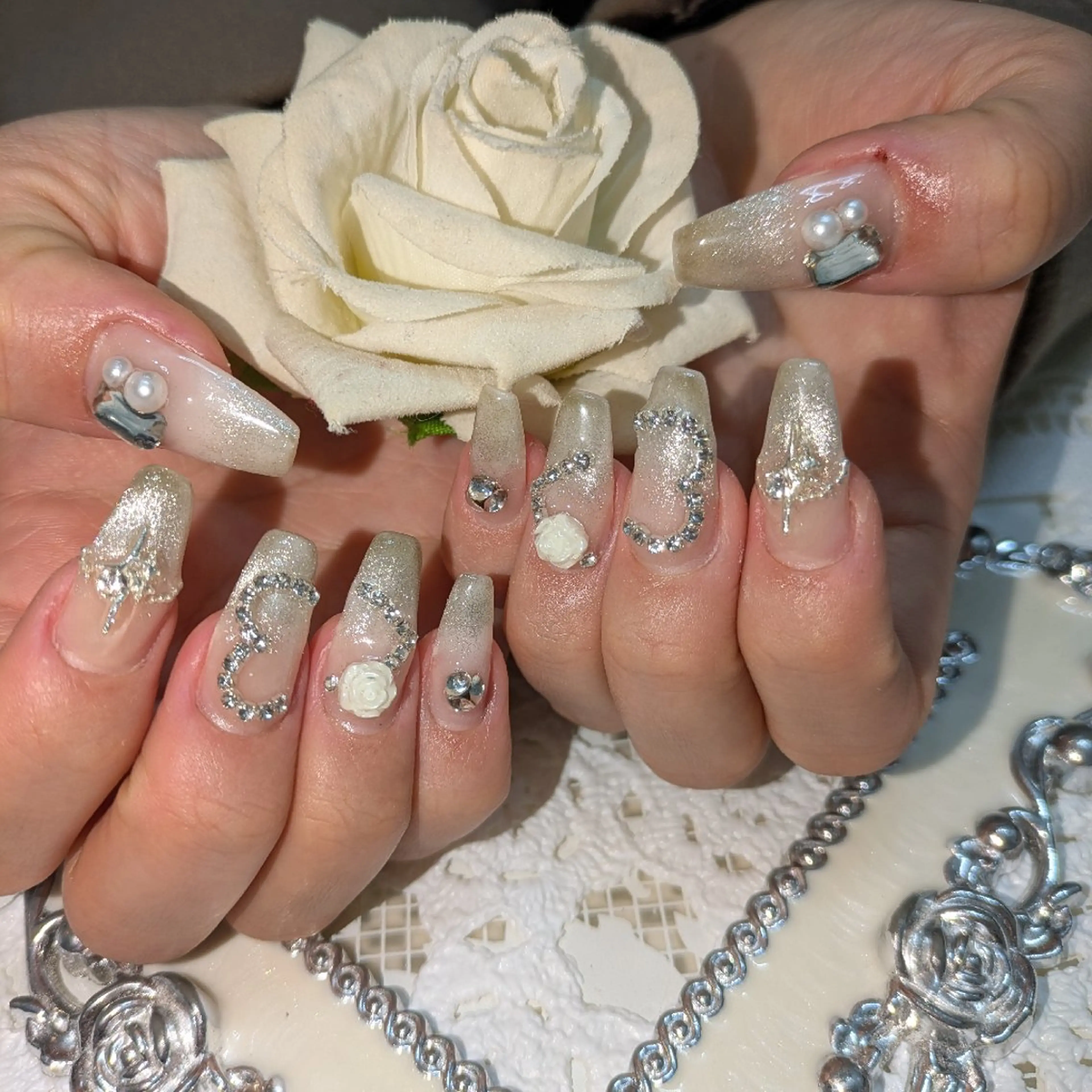 ネイル エステとネイル ローズコンフォートのネイルデザイン