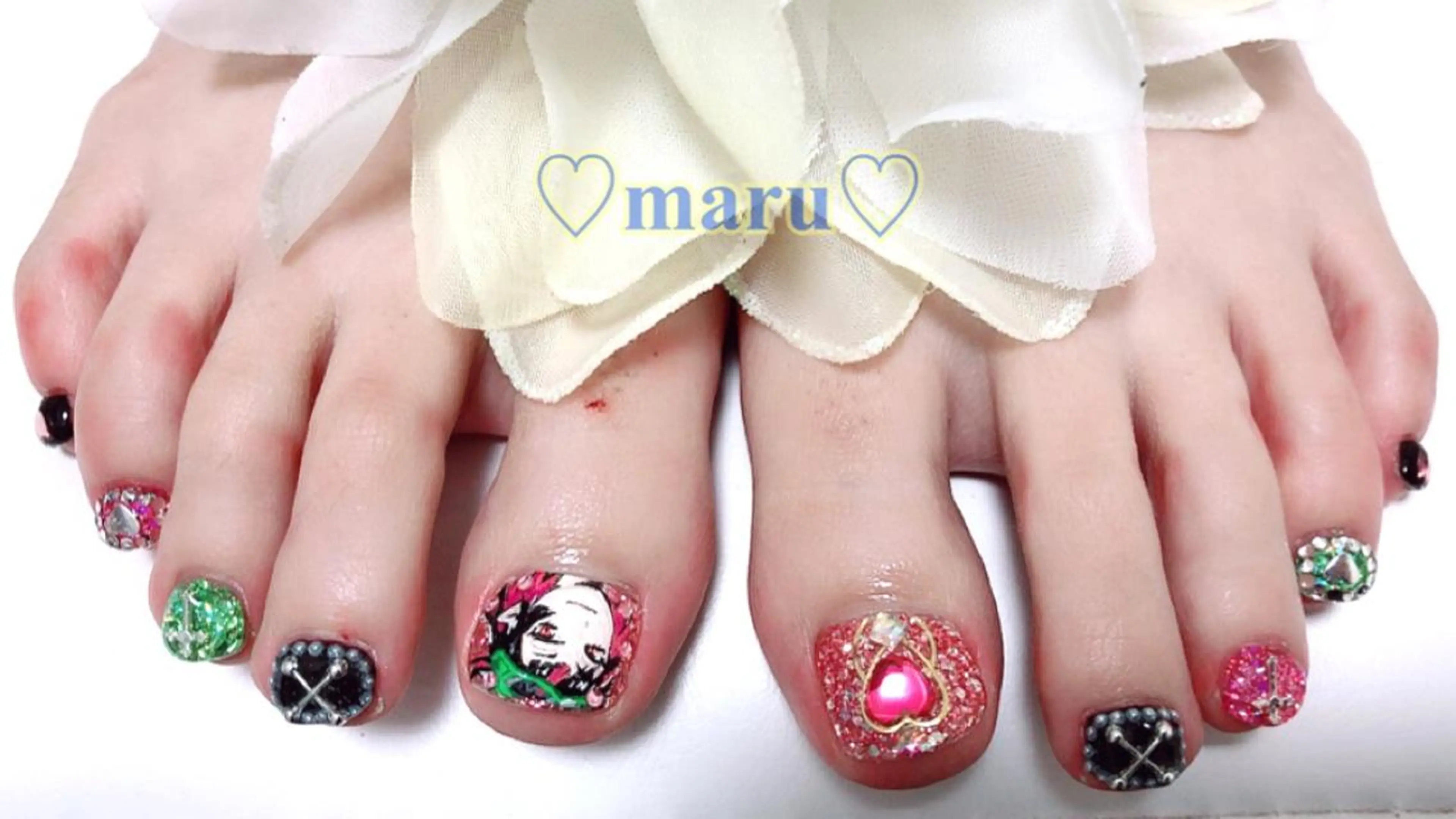 ネイル 持ち込み ハンドネイル フットネイル まるみ ♡のネイルデザイン