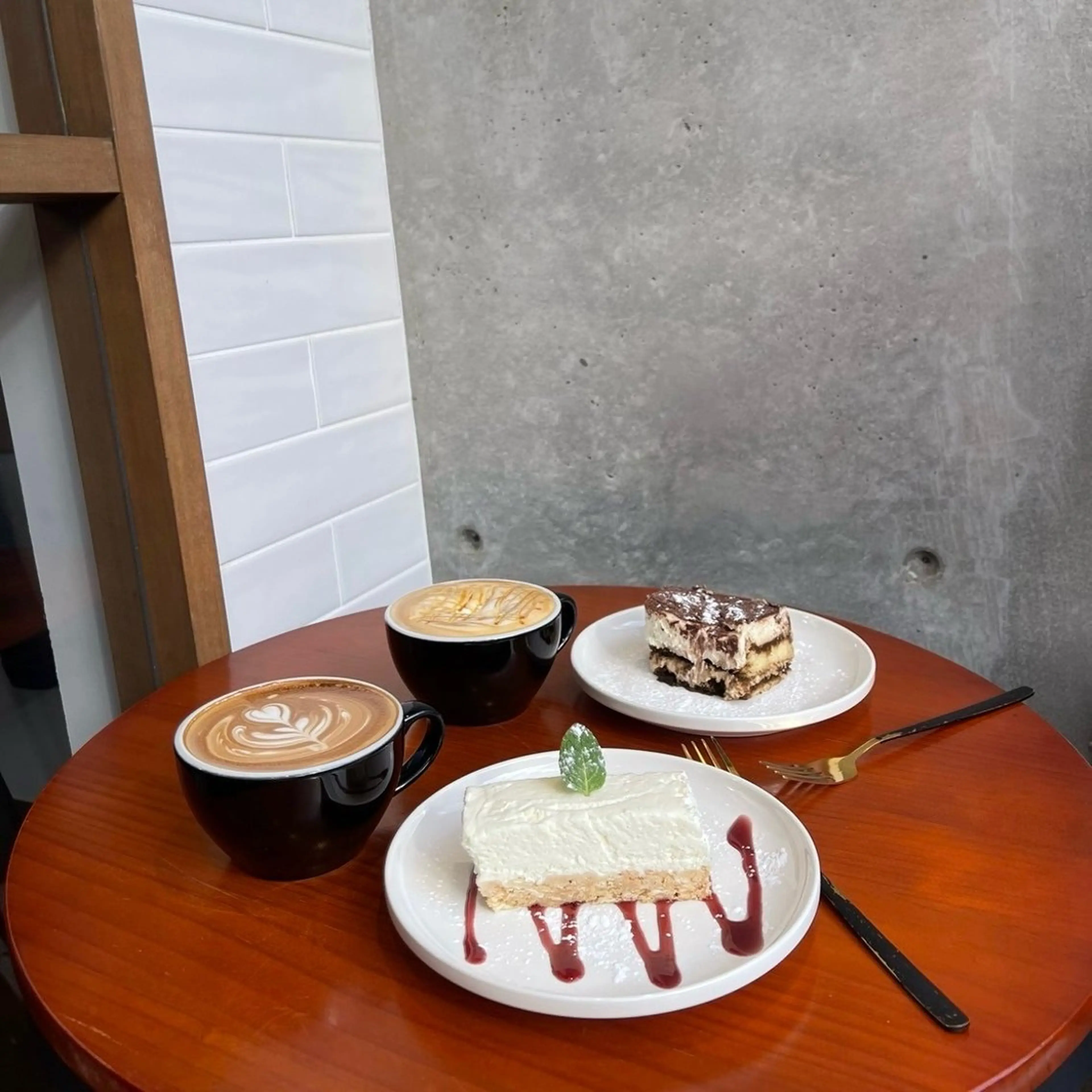 TIDEHAIR SHIHOのヘアスタイル