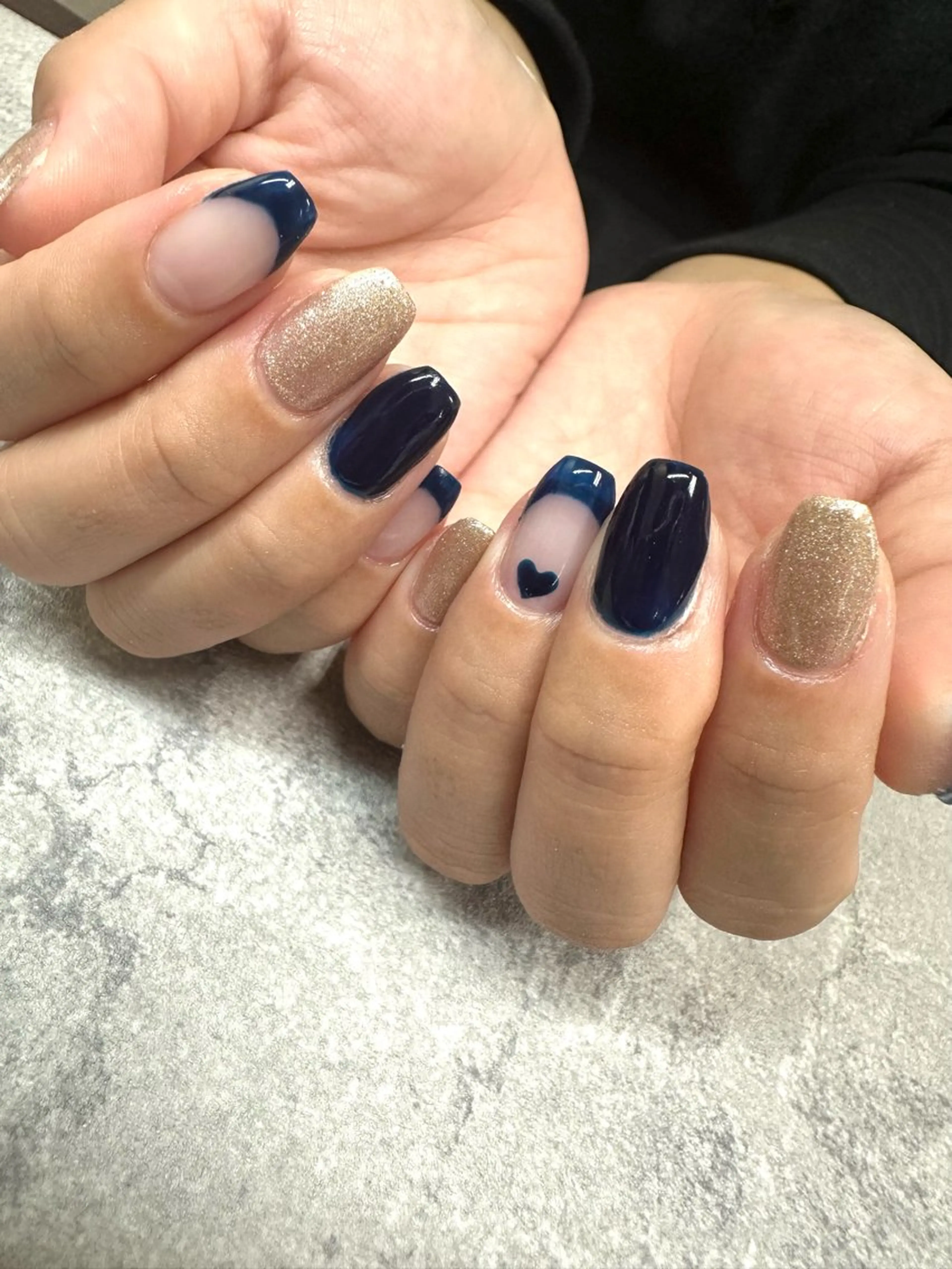 ネイル フレンチネイル ゴールド ハート ネイビー ハンドネイル .N YUKIのネイルデザイン
