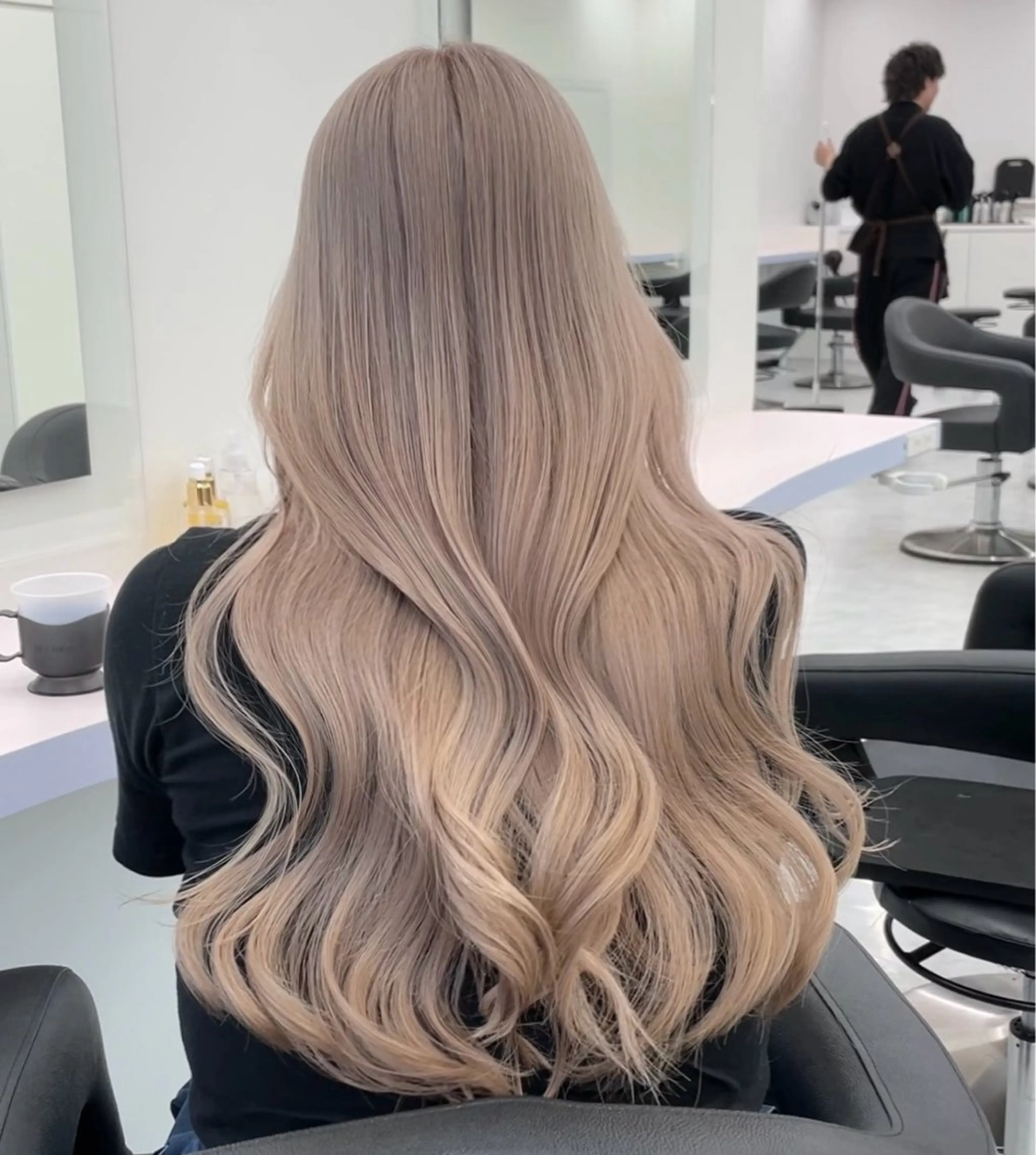 ロング ヘアカラー トリートメント SALOWIN札幌大通店所属・‎🤍札幌ハイトーン 🤍シンゴのヘアスタイル