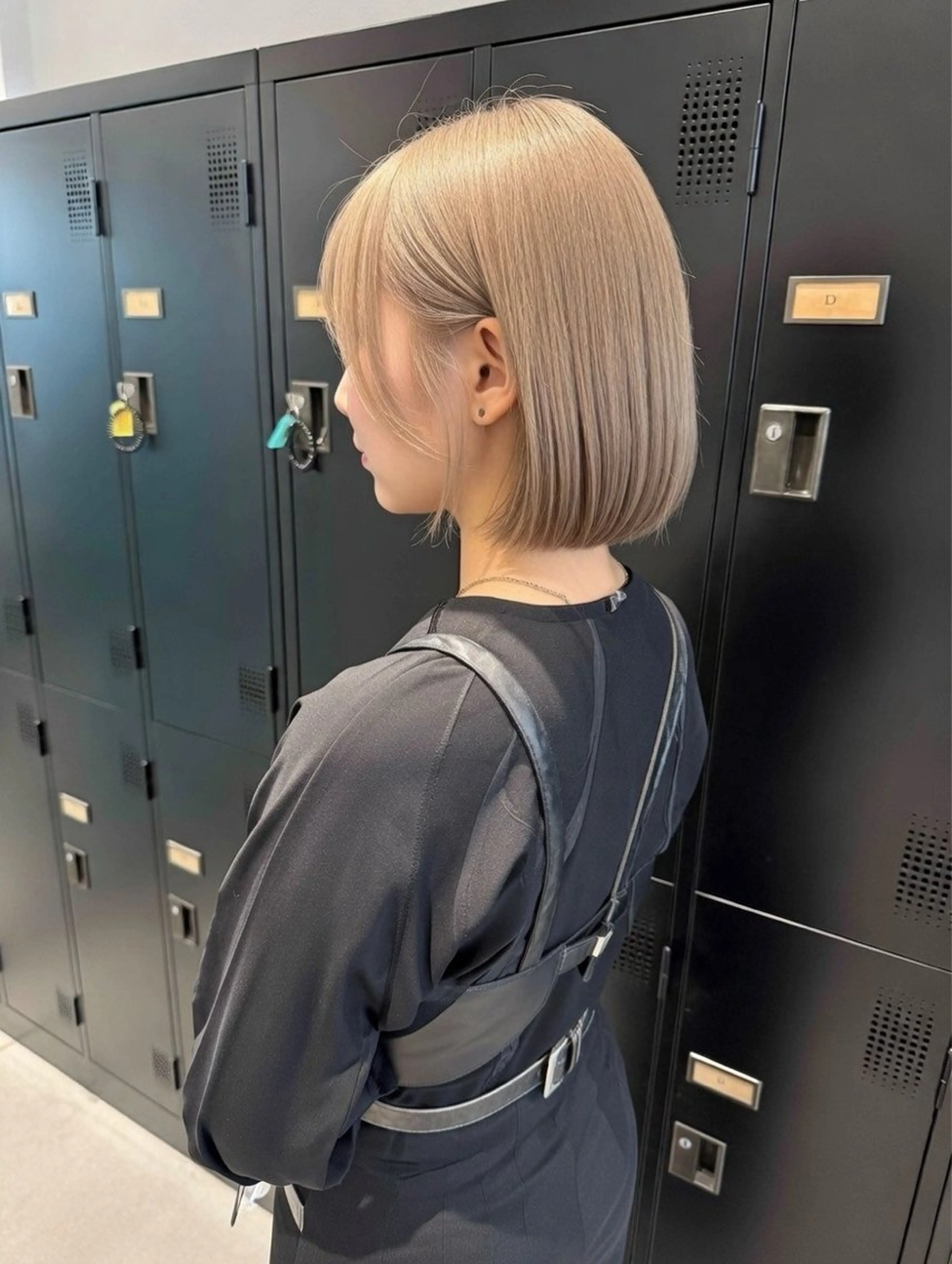 ミディアム カラー ヘアアレンジ ベージュカラー ハイトーンカラー ミルクティーベージュ ボブ カット ヘアカラー ハイトーン特化🤍 浦住のヘアスタイル