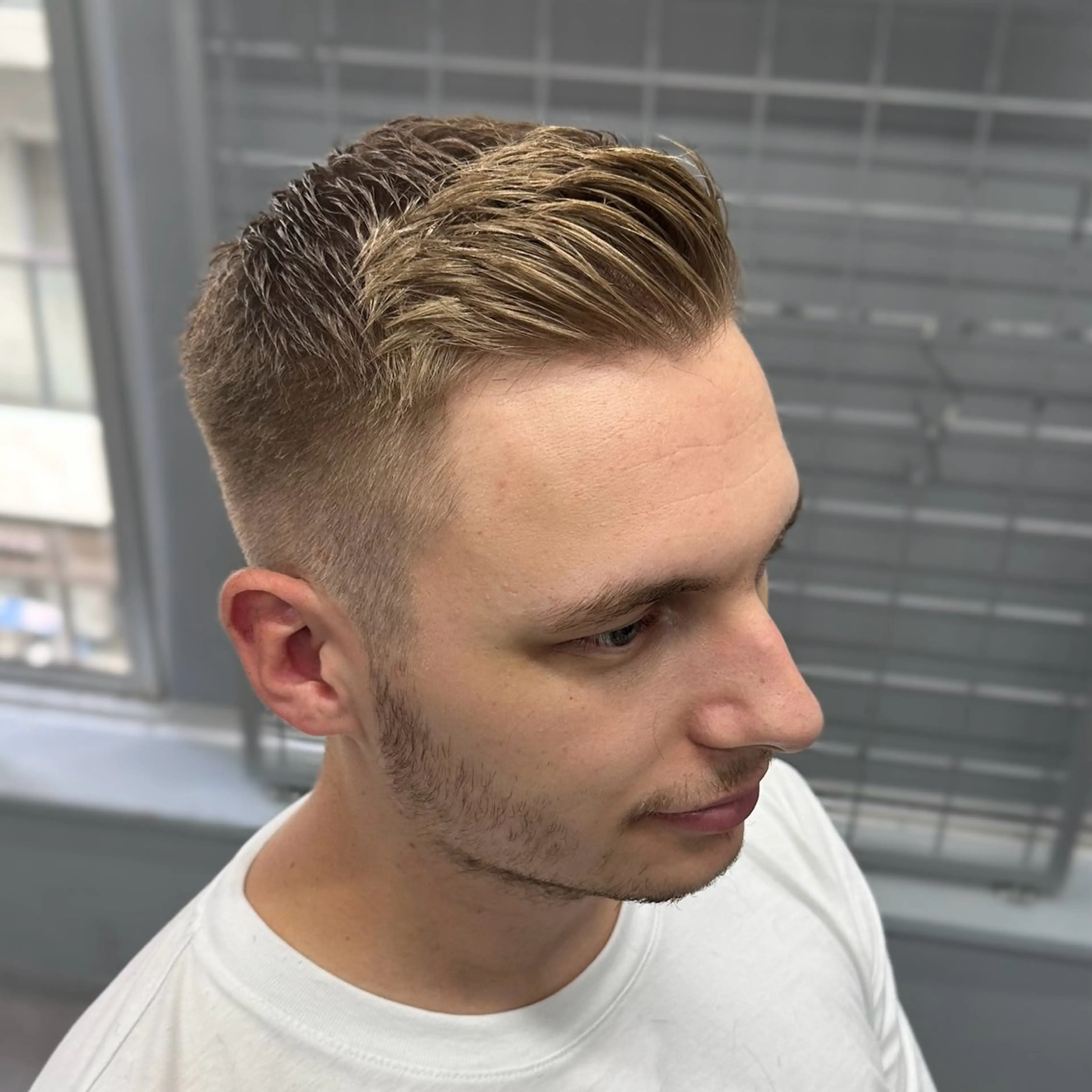 ショート カラー メンズ メンズブリーチ センターパート フェードカット メンズパーマ スペインカール カット ヘアカラー I-CON  #blue MEN'S所属・池袋/カラー/パーマ NATSUのヘアスタイル