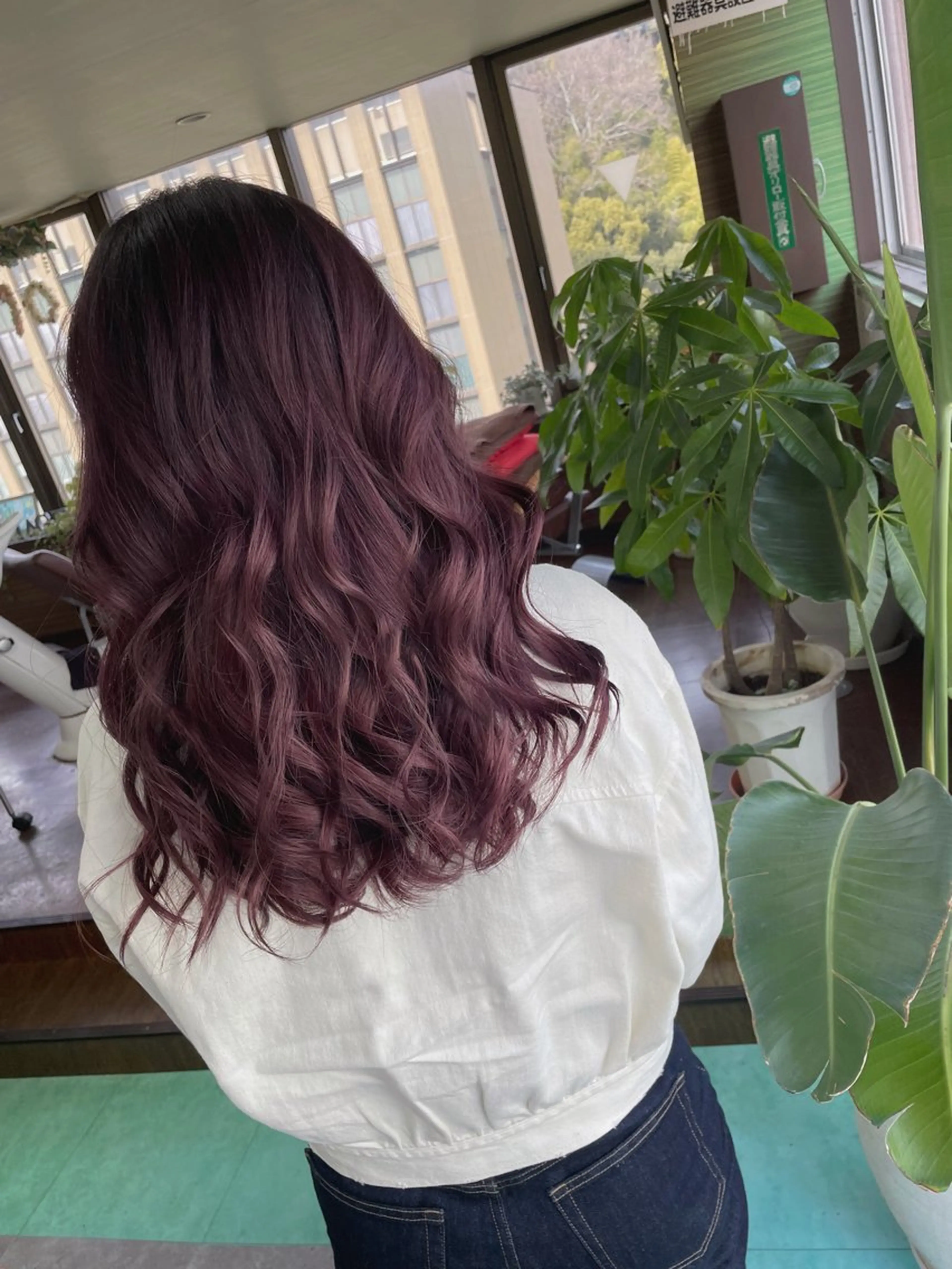 セミロング カラー バレイヤージュ ブリーチ グラデーションカラー ピンクカラー レイヤーカット ヘアカラー 土居 正季のヘアスタイル