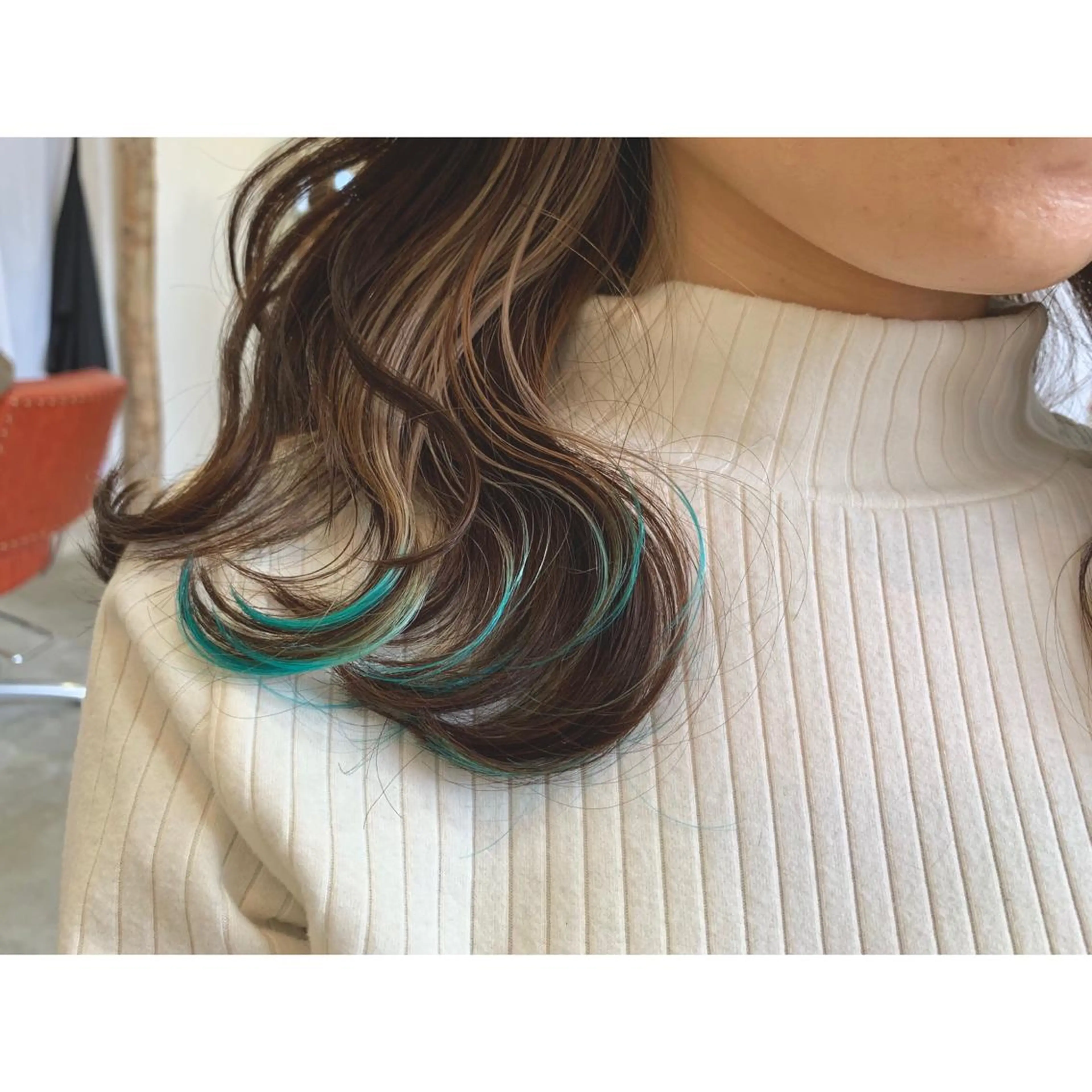 ミディアム カラー fio マナミのヘアスタイル