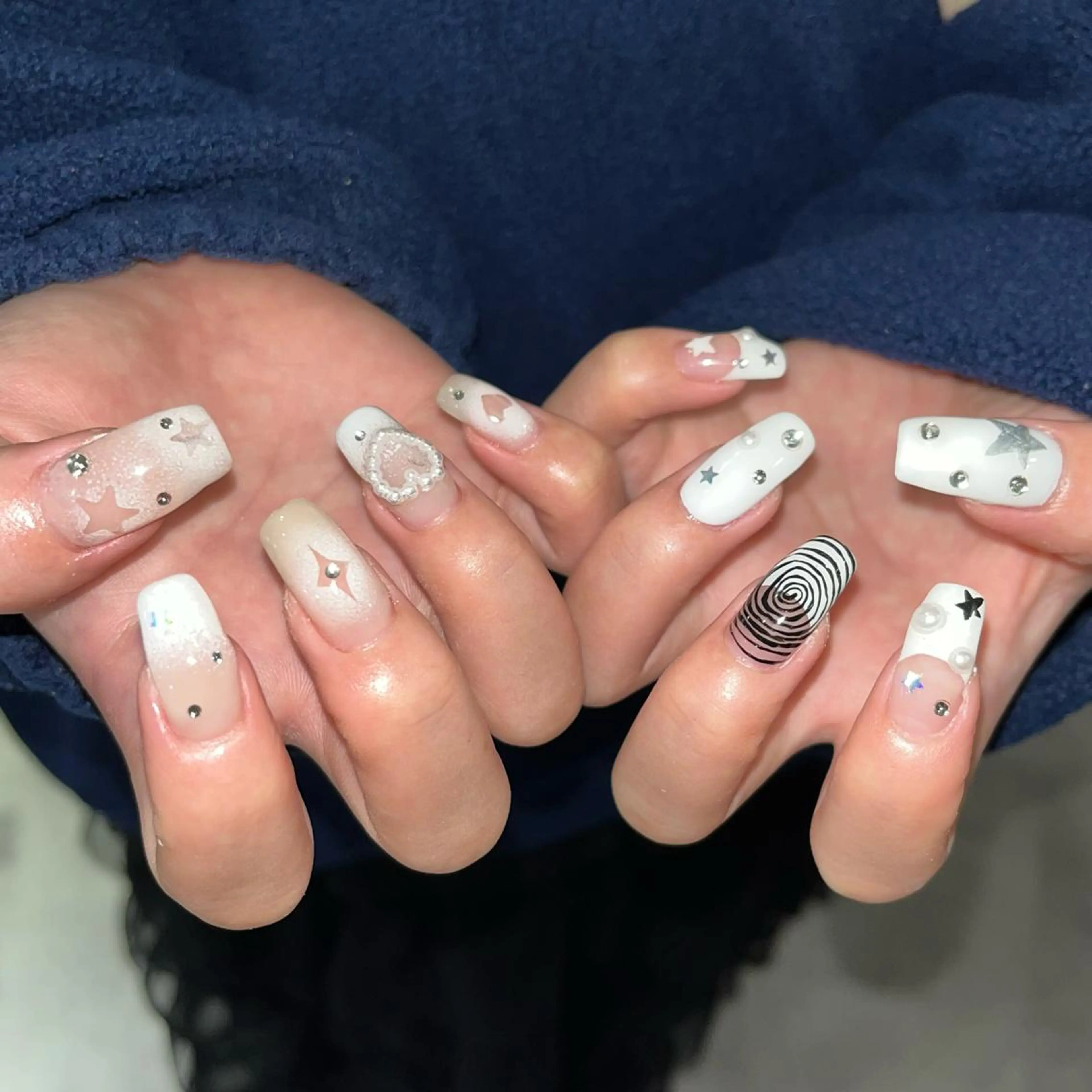 ネイル 🪐富島彩夏 /海外nail🪐のネイルデザイン