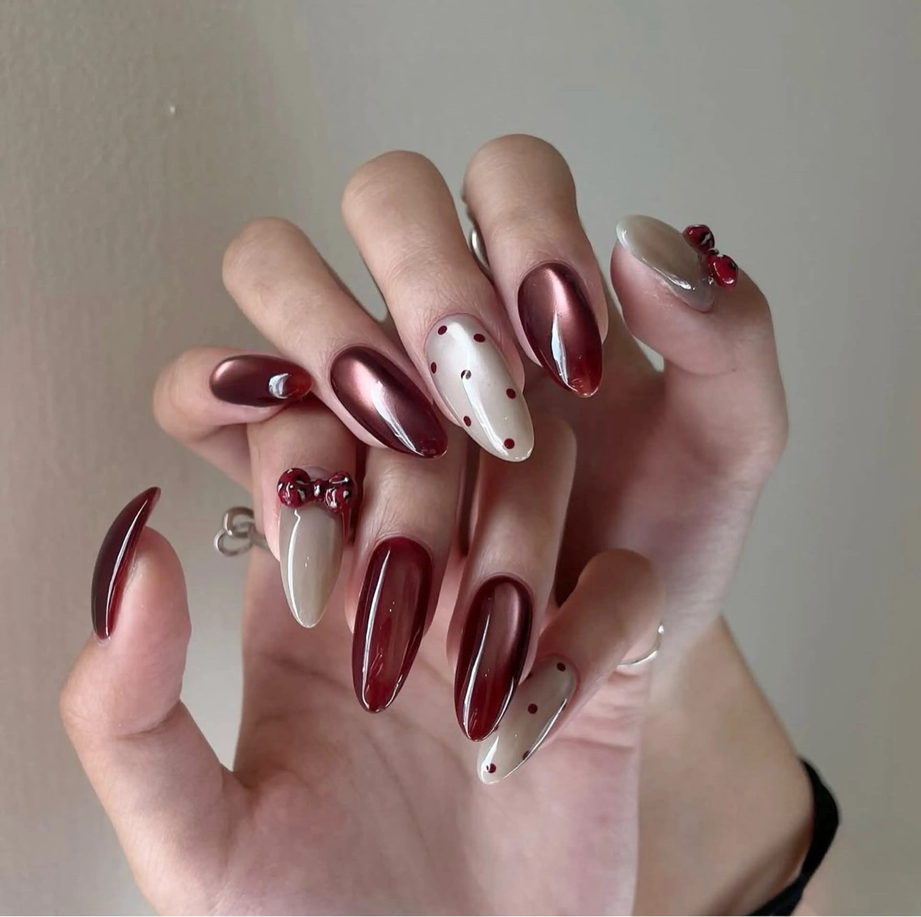 ネイル アニマル柄 オーロラネイル チークネイル フラッシュネイル ジェルネイル ハンドネイル Lyna 池袋のネイルデザイン