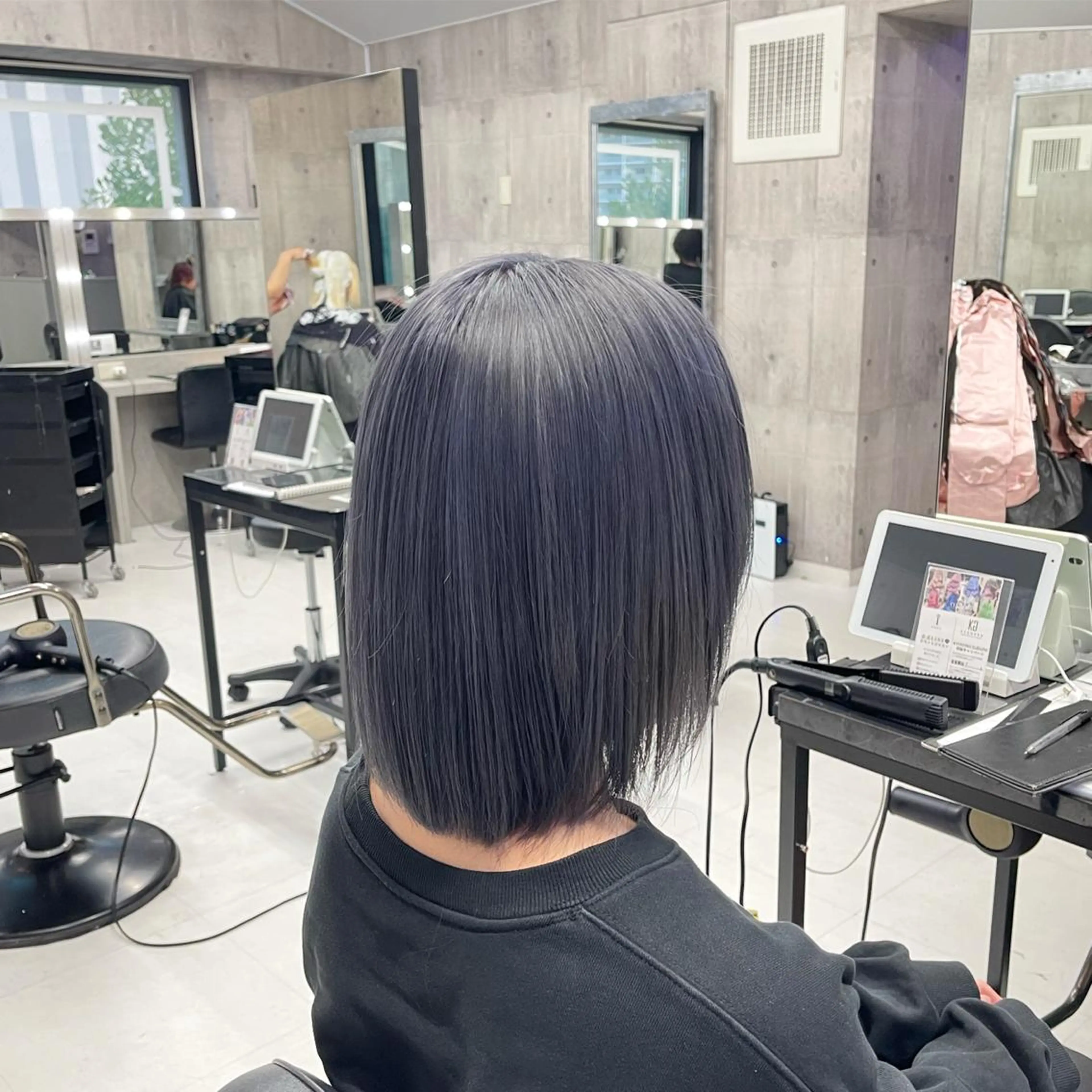 ミディアム カラー カット レイヤーの魔術師 𓍼takumi𓍼のヘアスタイル