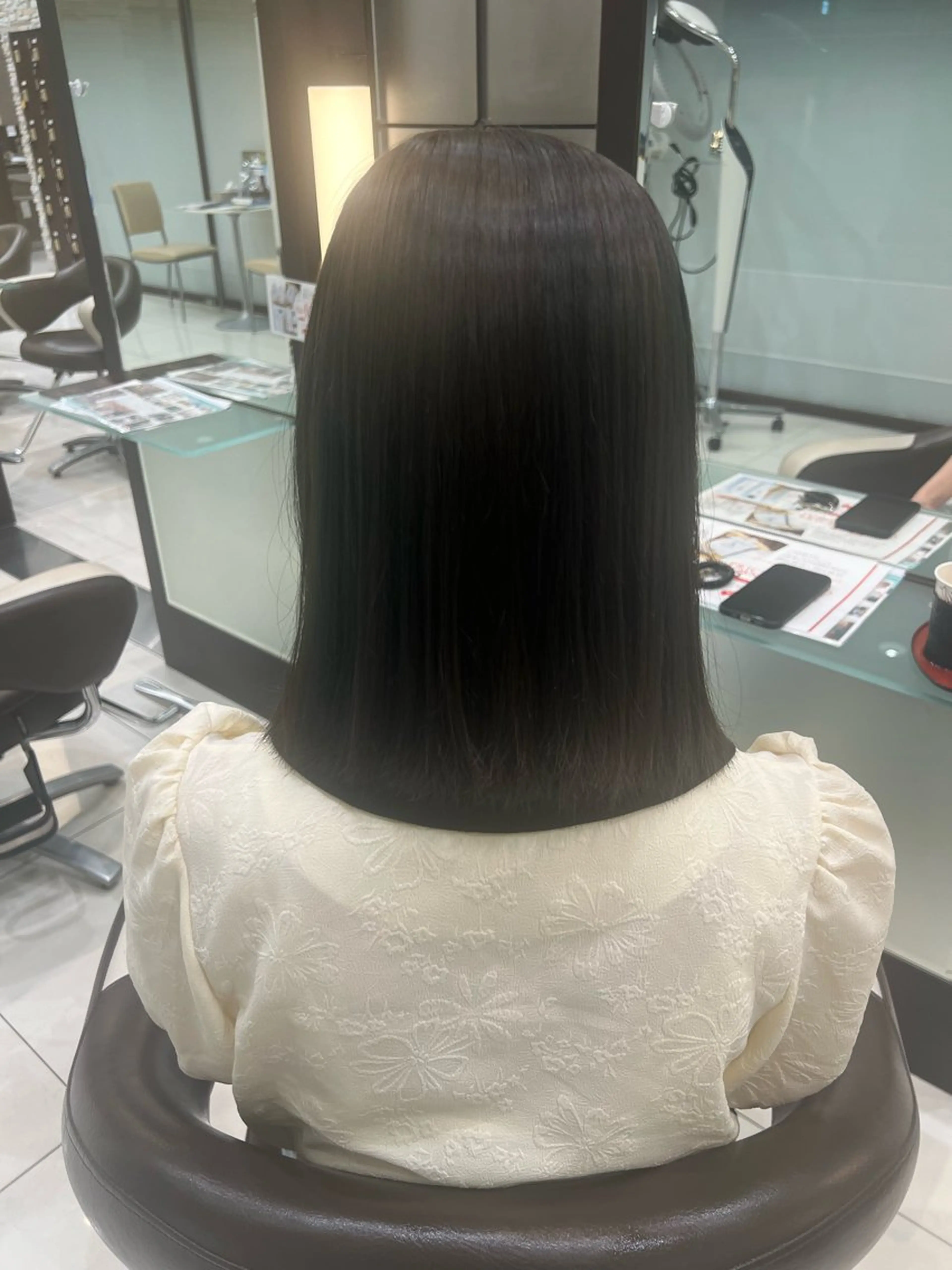 ミディアム ハイトーン／透明感 カラー Mioのヘアスタイル