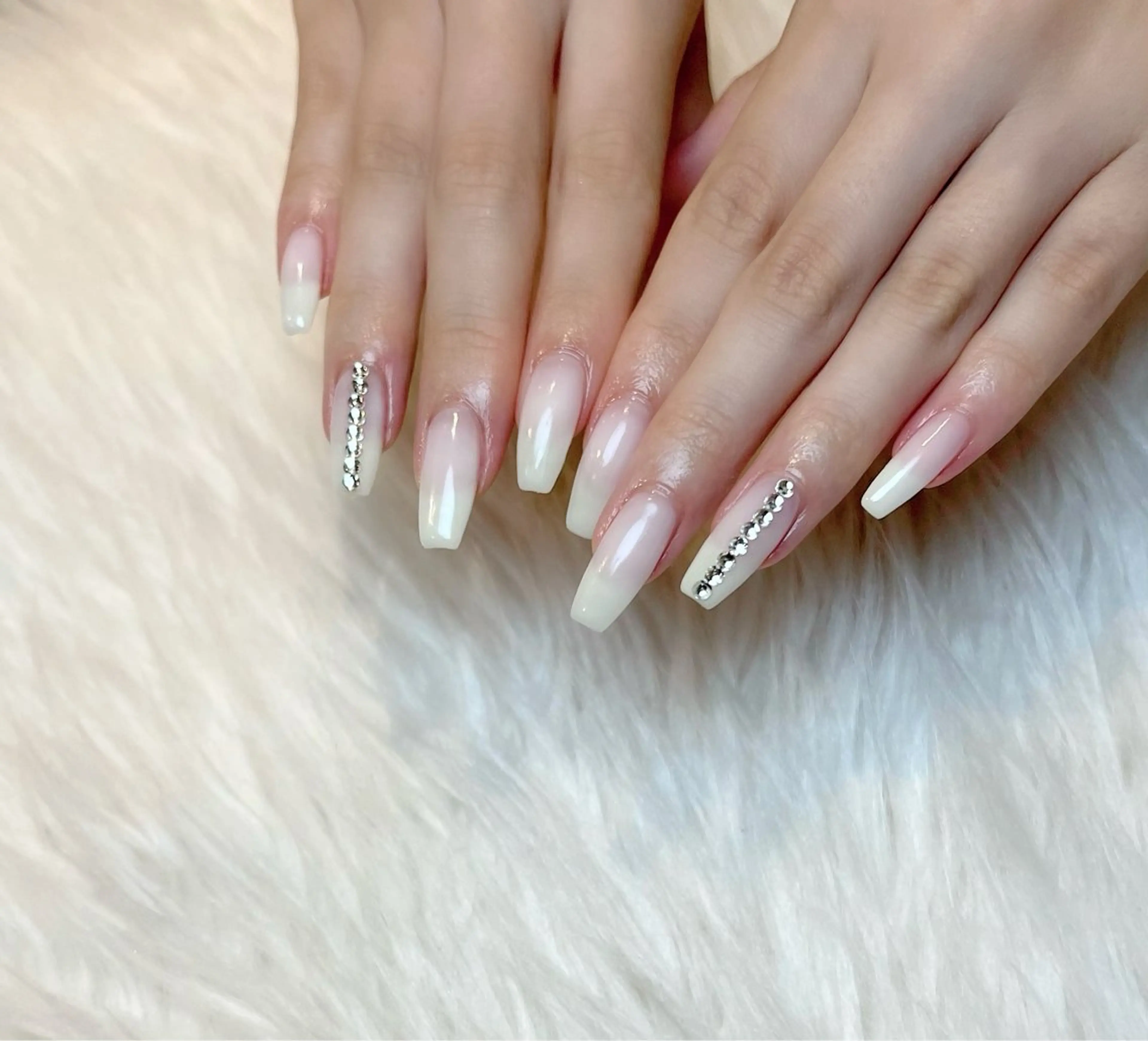 ネイル ストーンネイル Lino+ ネイル&よもぎ蒸しのネイルデザイン