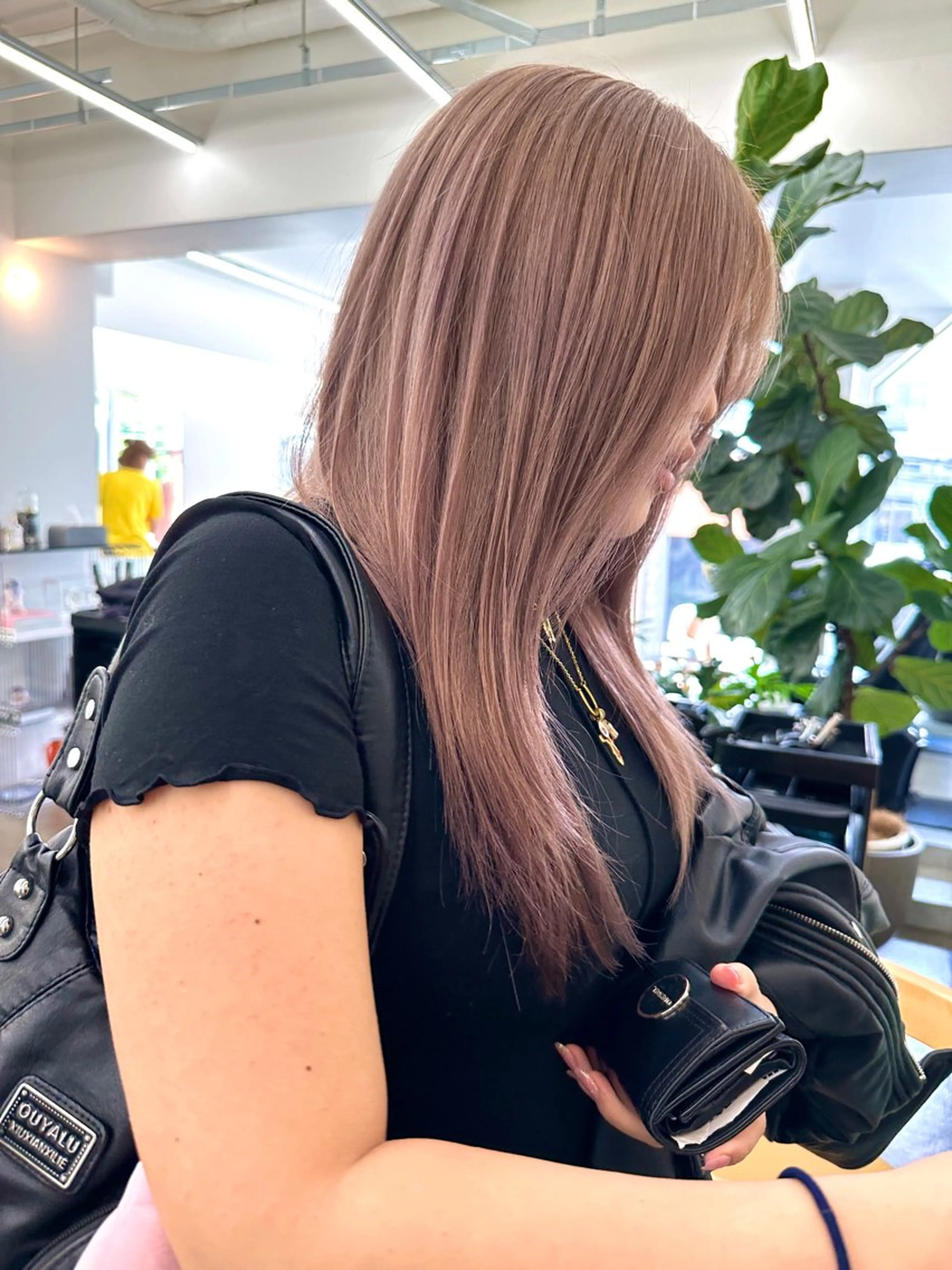 ロング カラー ベージュカラー ブリーチ ペールベージュ ヘアカラー トリートメント ボブ/レイヤー/ケア パーマ/リュウタのヘアスタイル