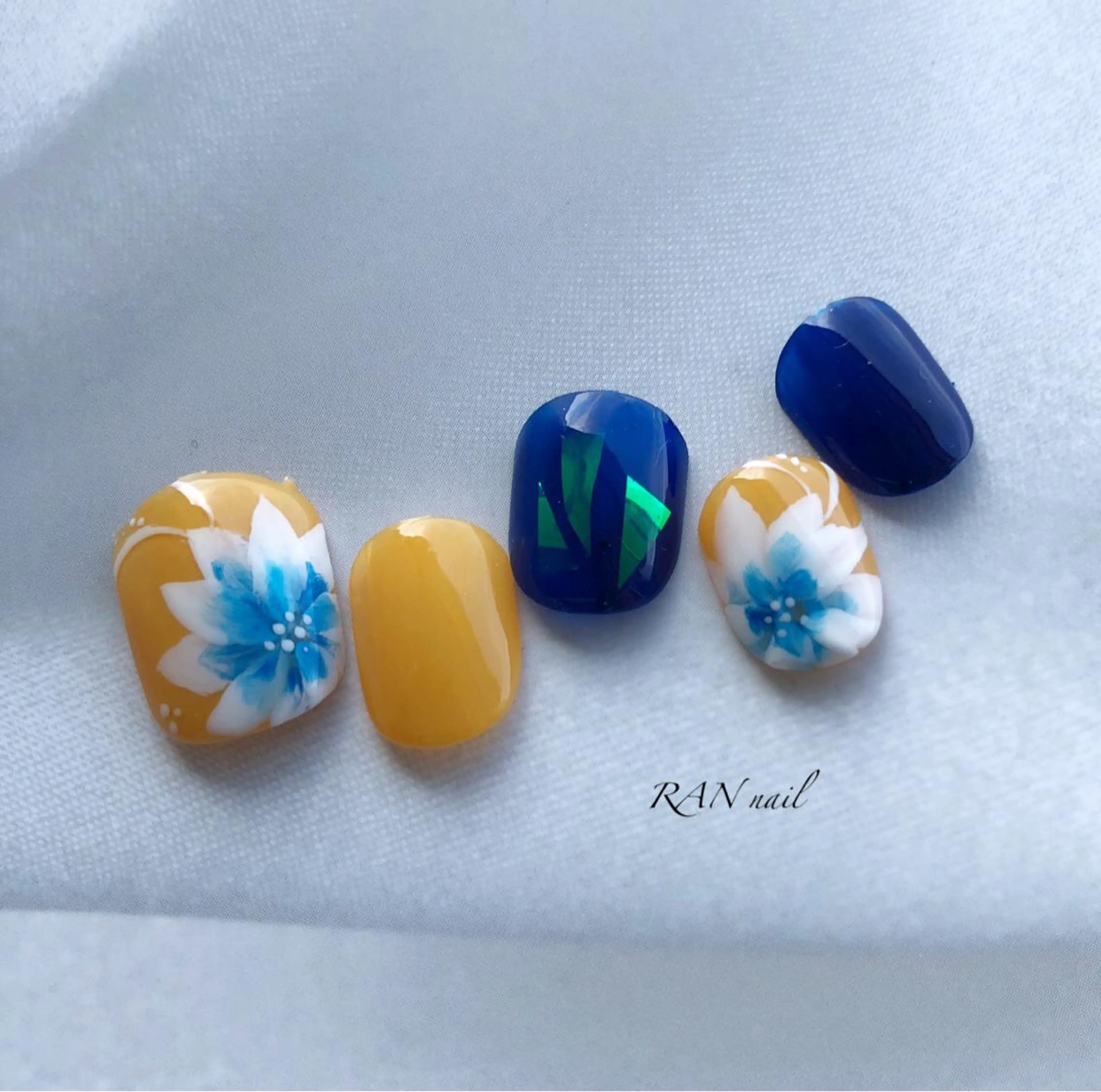 ネイル フラワーネイル フットネイル フレンチネイル ネイビー オフィスネイル ハンドネイル フットネイル RAN nail 〜ランネイル〜所属・RAN nailのネイルデザイン