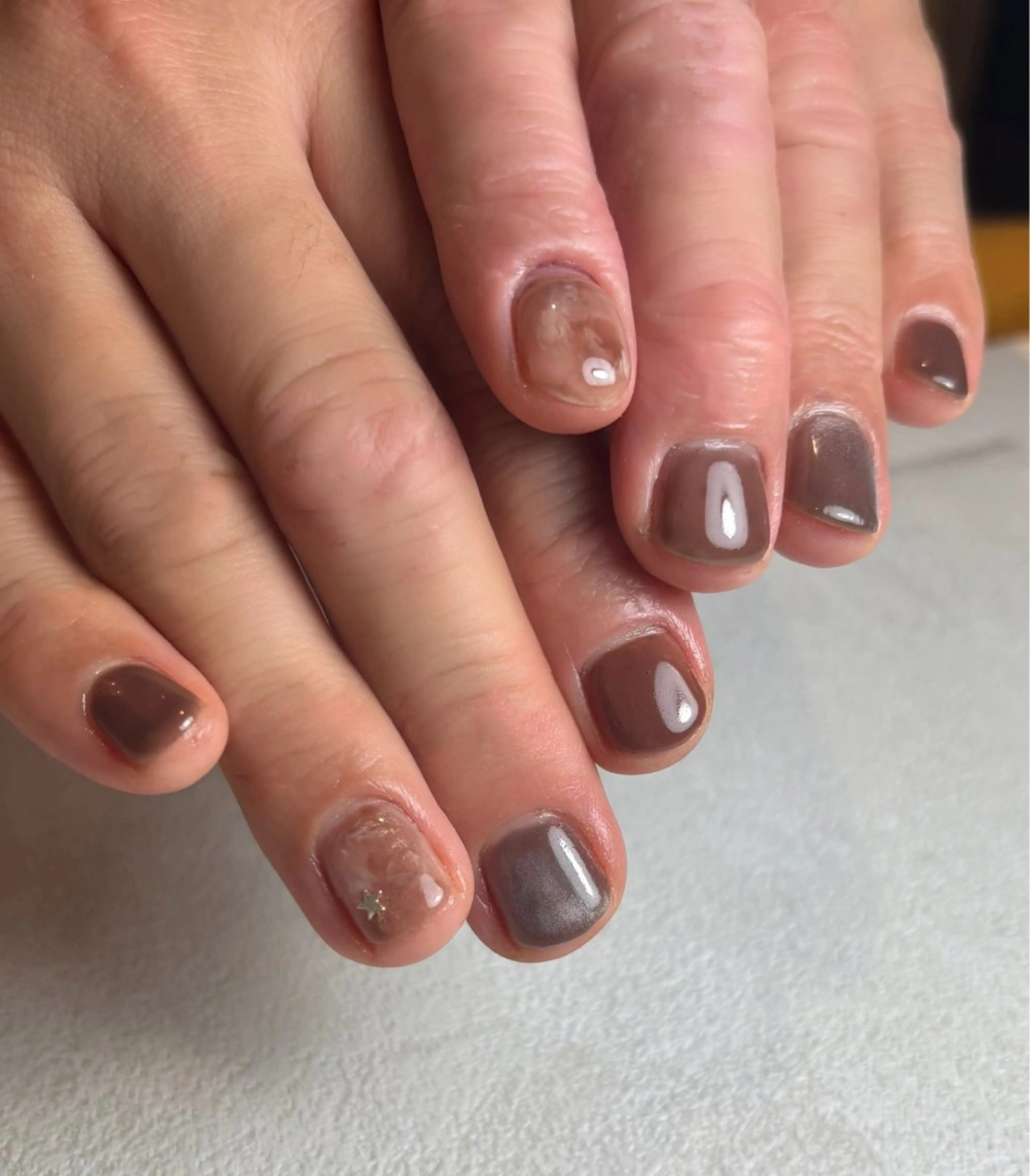 メンズ ネイル ブラウン メンズネイル シルバー ホワイト 山田 美羽のネイルデザイン