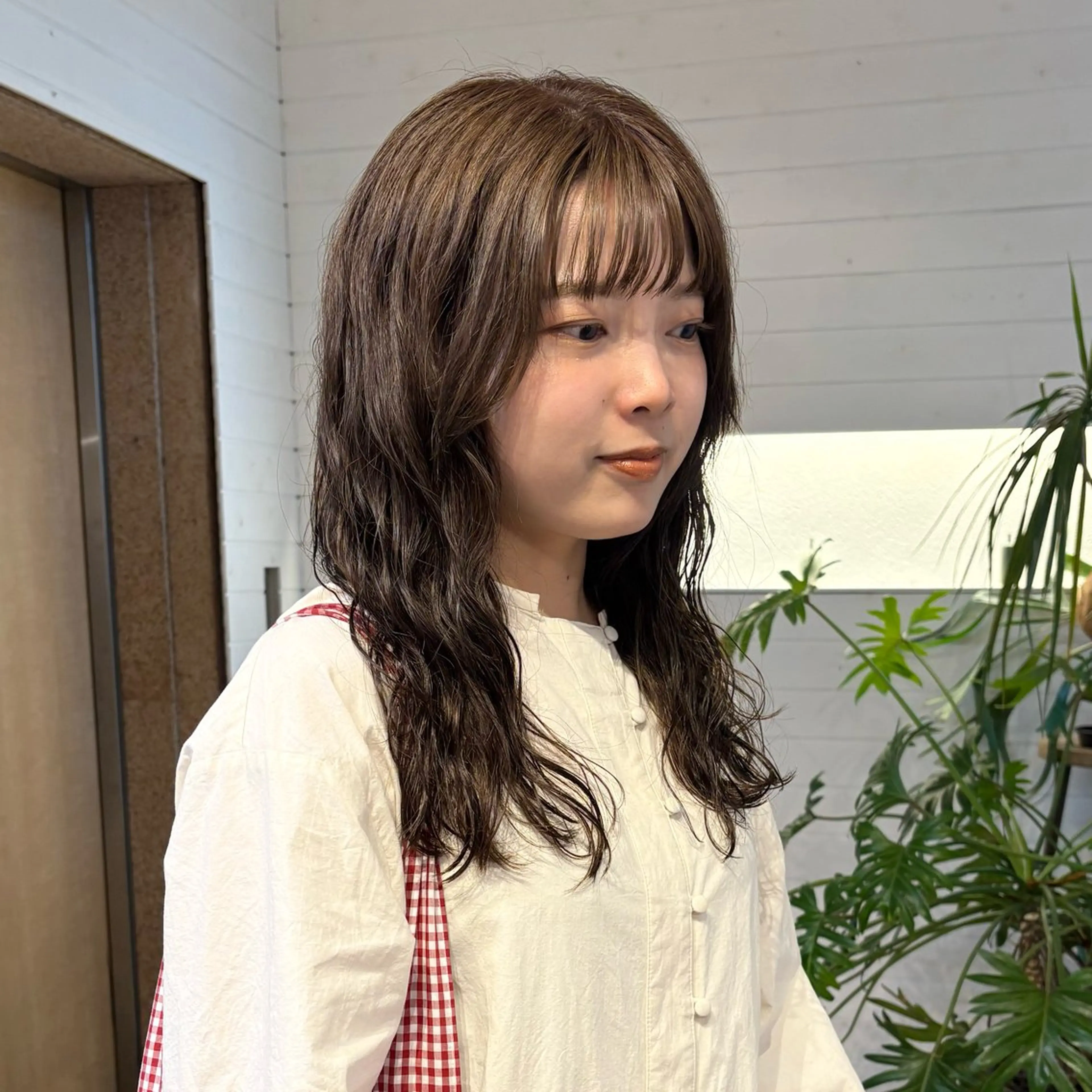 ロング カラー カット ヘアカラー トリートメント mina / 透明感ベージュカラーのヘアスタイル