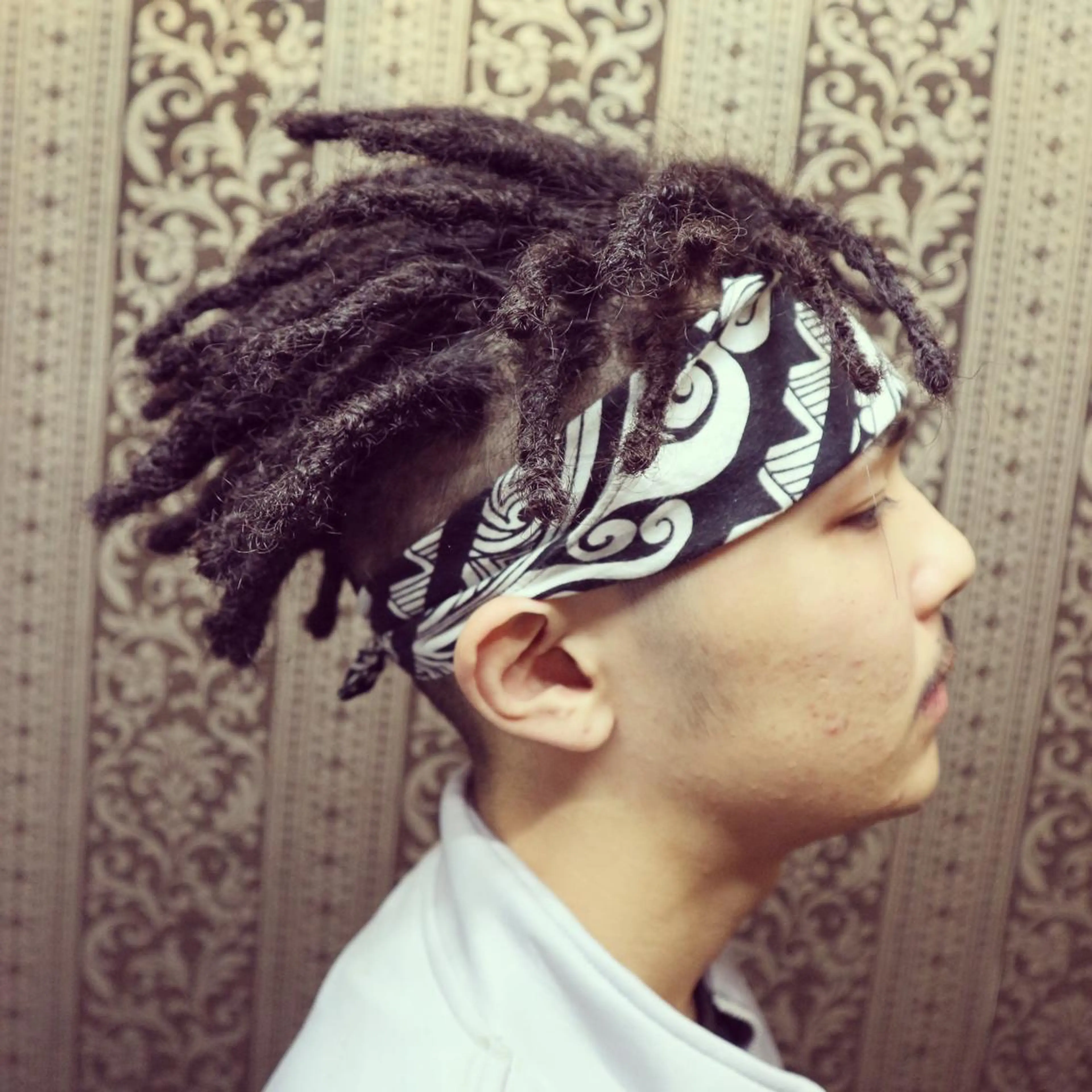 ショート パーマ メンズ センターパート 東風上 亮介のヘアスタイル