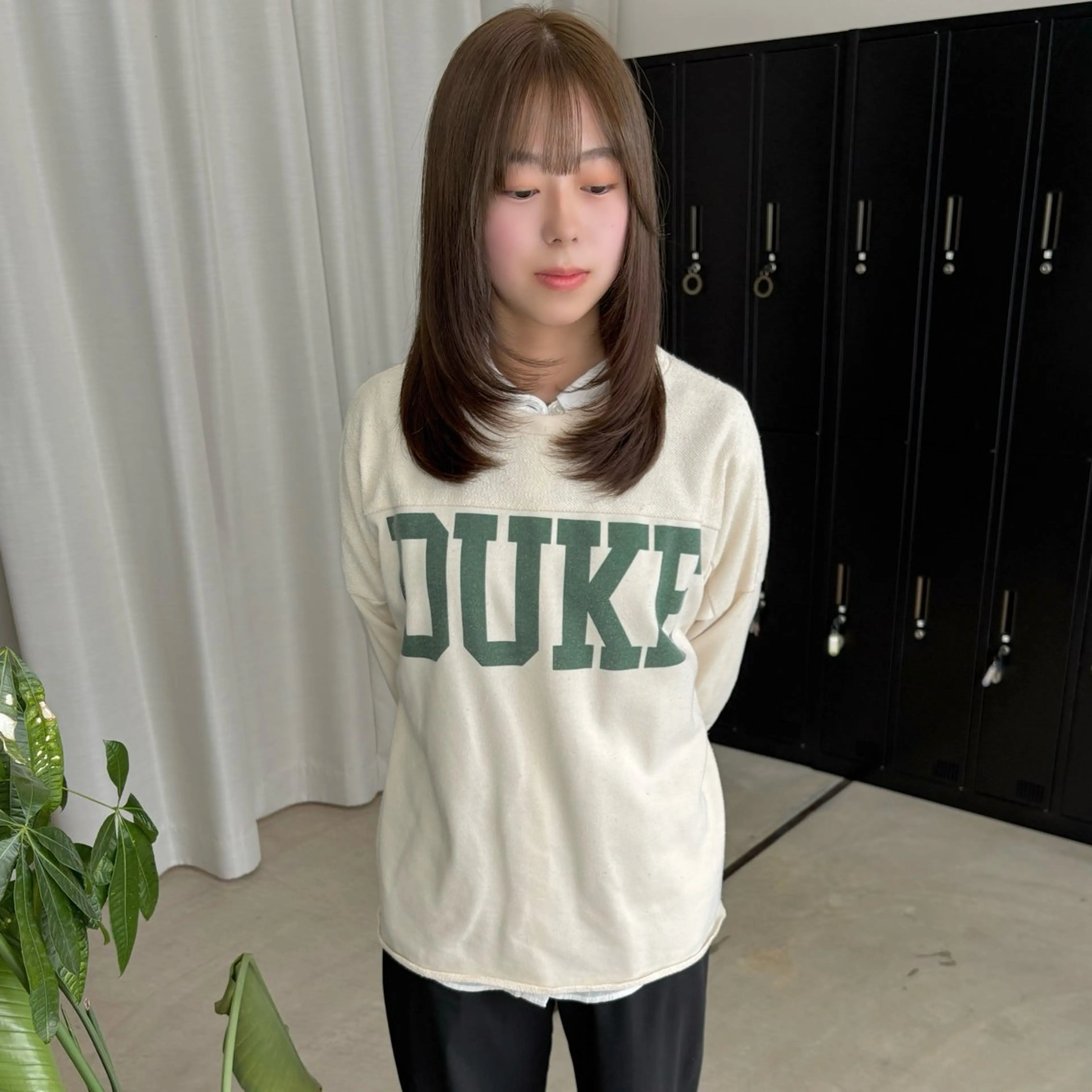 セミロング カラー ブラウンカラー 透明感カラー ダブルカラー オリーブブラウン レイヤーカット カット ヘアカラー トリートメント はちすか るかのヘアスタイル