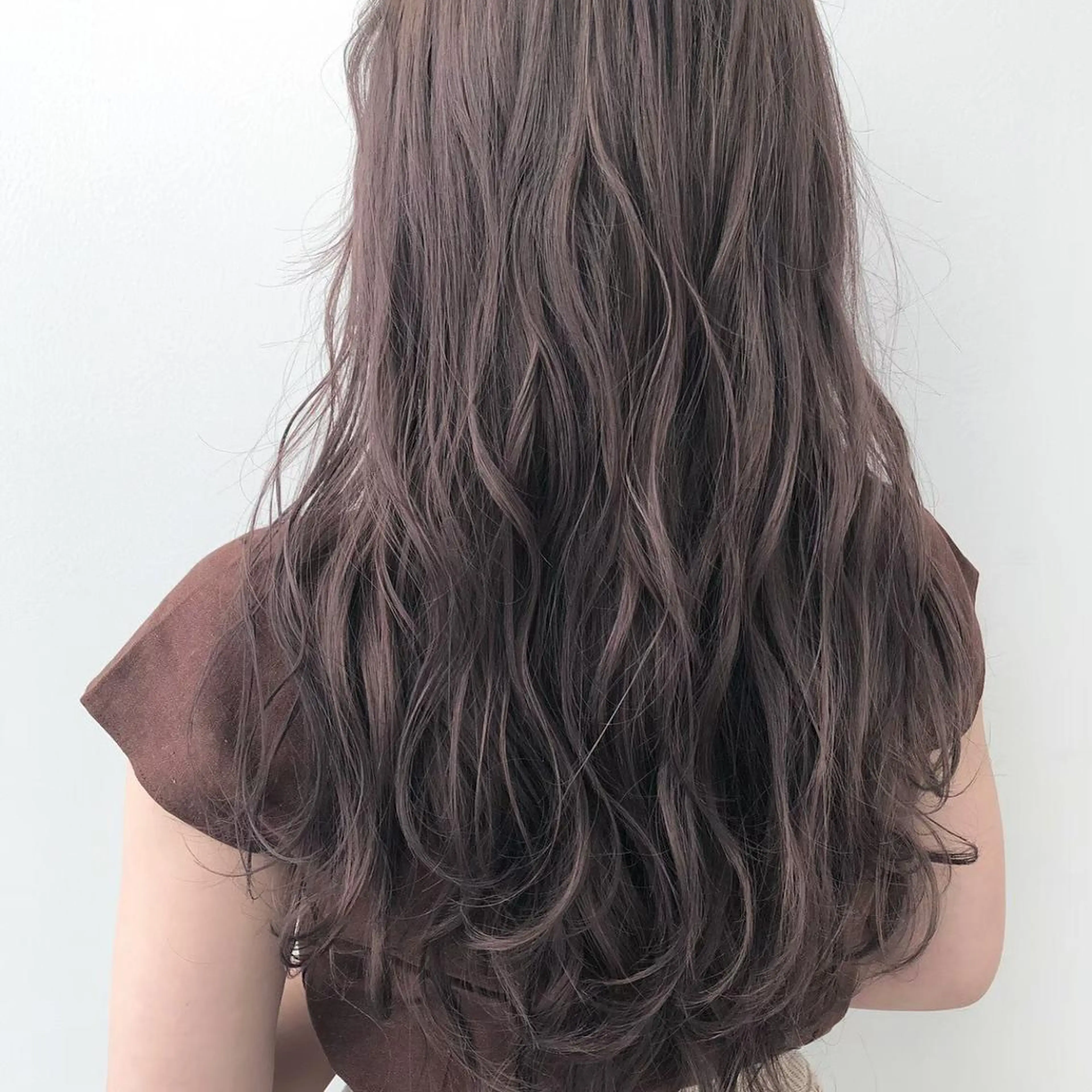 セミロング カラー ヘアアレンジ グレージュ ラベンダーカラー ラベンダーグレージュ ラベンダーグレー ヘアカラー トリートメント 🦄インナーカラー 🦄貫井彩花のヘアスタイル