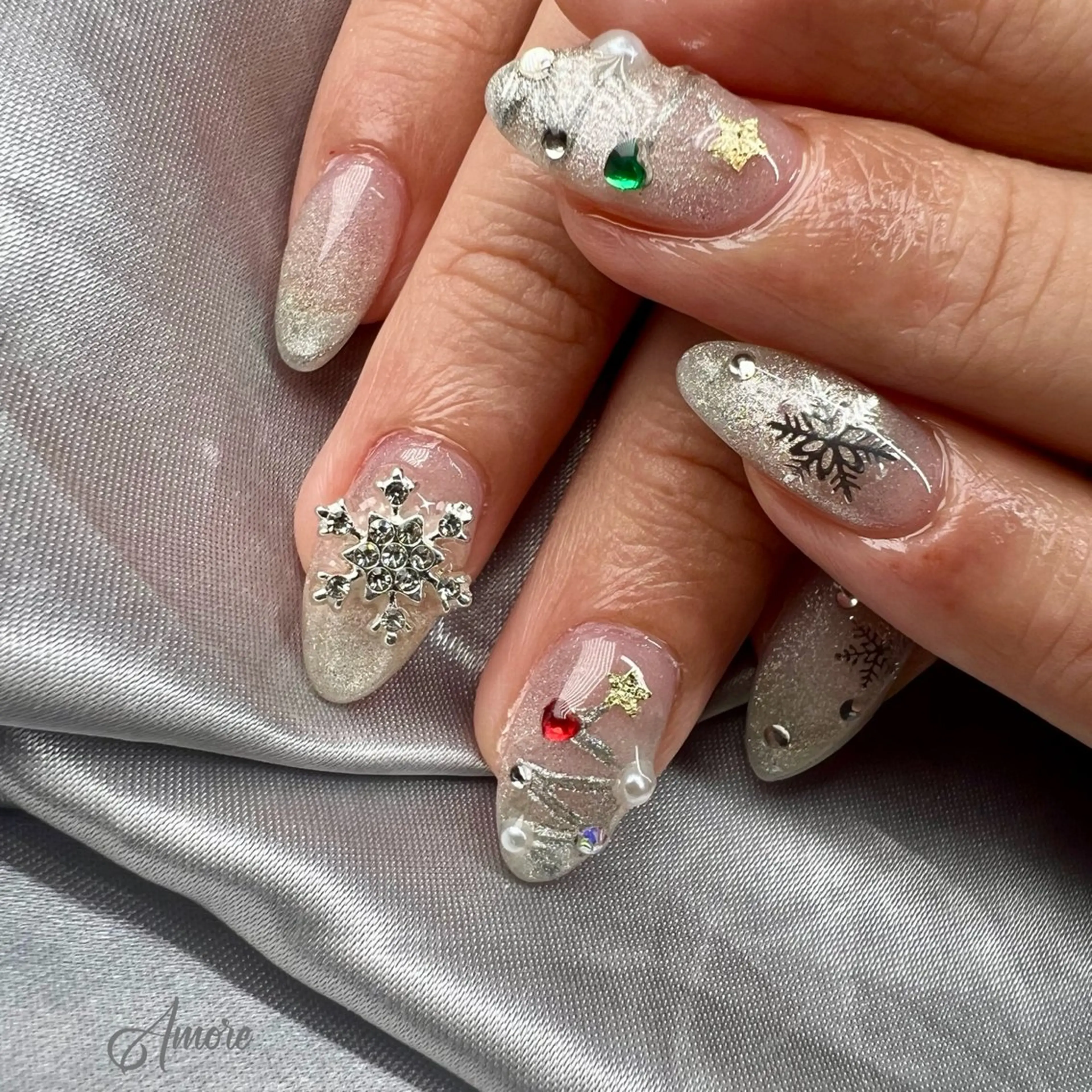 ネイル ジェルネイル キラキラネイル 韓国ネイル パラジェル 冬ネイル You kyehwaのネイルデザイン