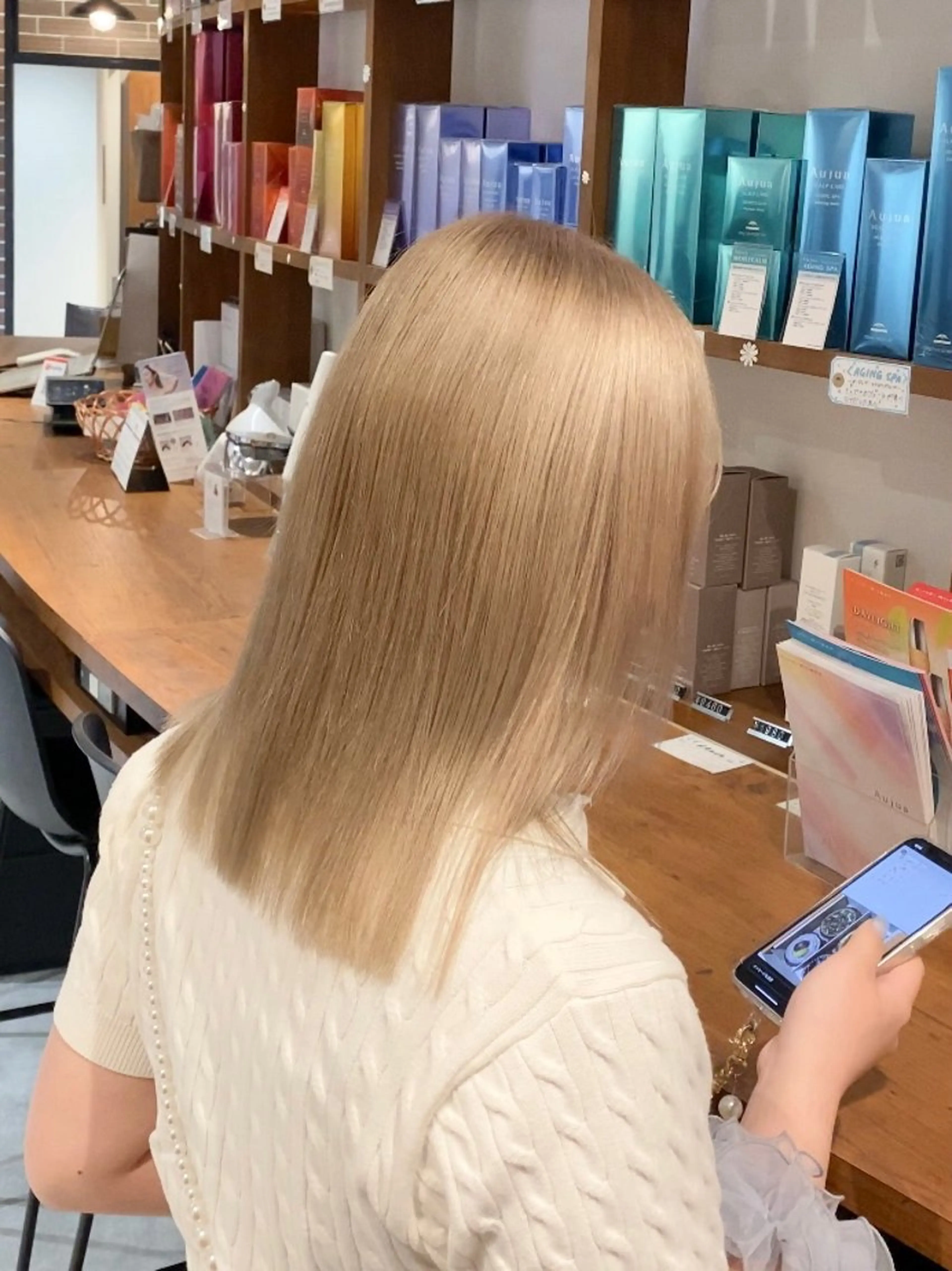 ロング 透明感ブリーチ/ メンズパーマのヘアスタイル