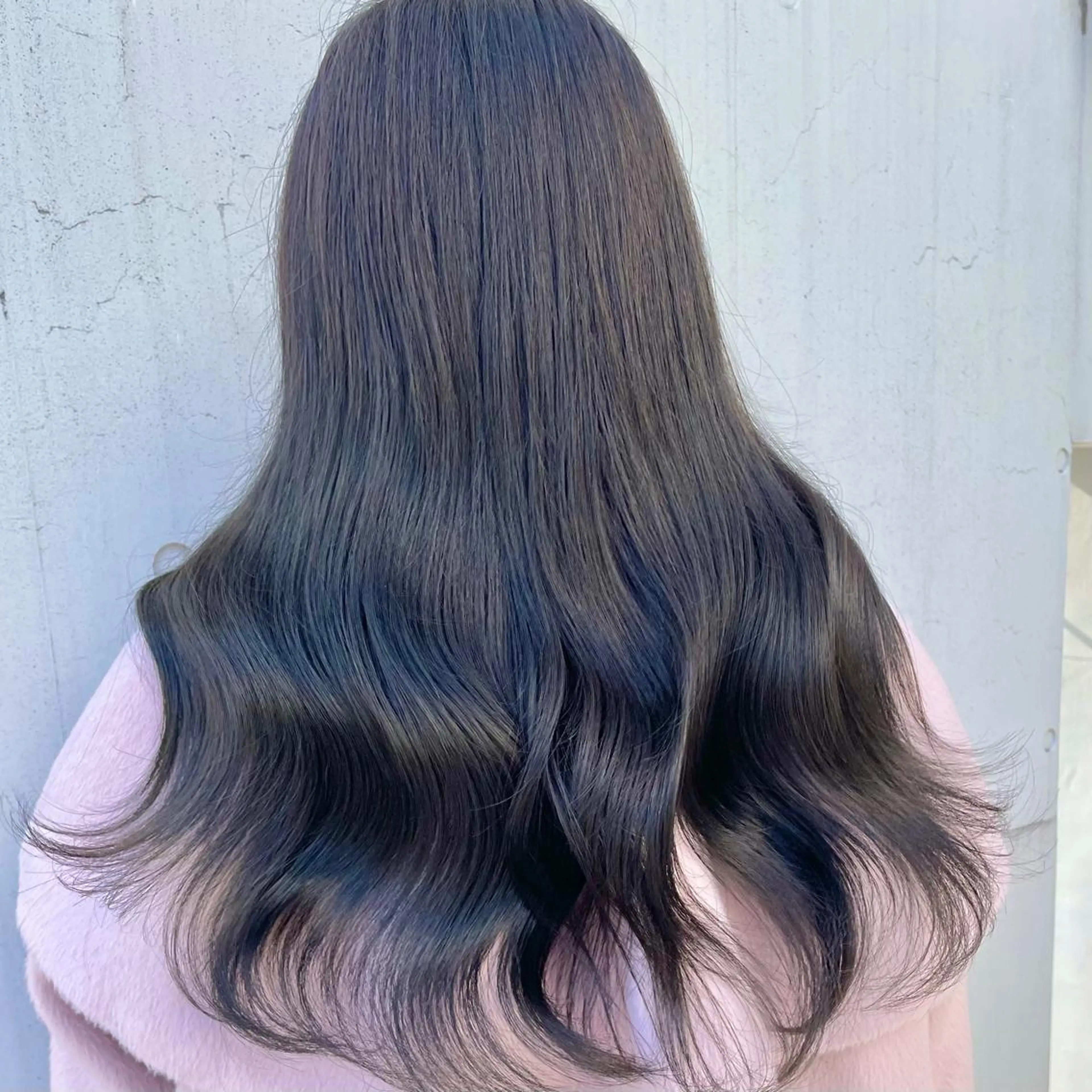 ロング カラー アディクシーカラー アッシュ 黒髪 ブリーチ ブルーカラー カット ヘアカラー トリートメント もにか🌞原宿/渋谷 🌝ブリーチカラーのヘアスタイル