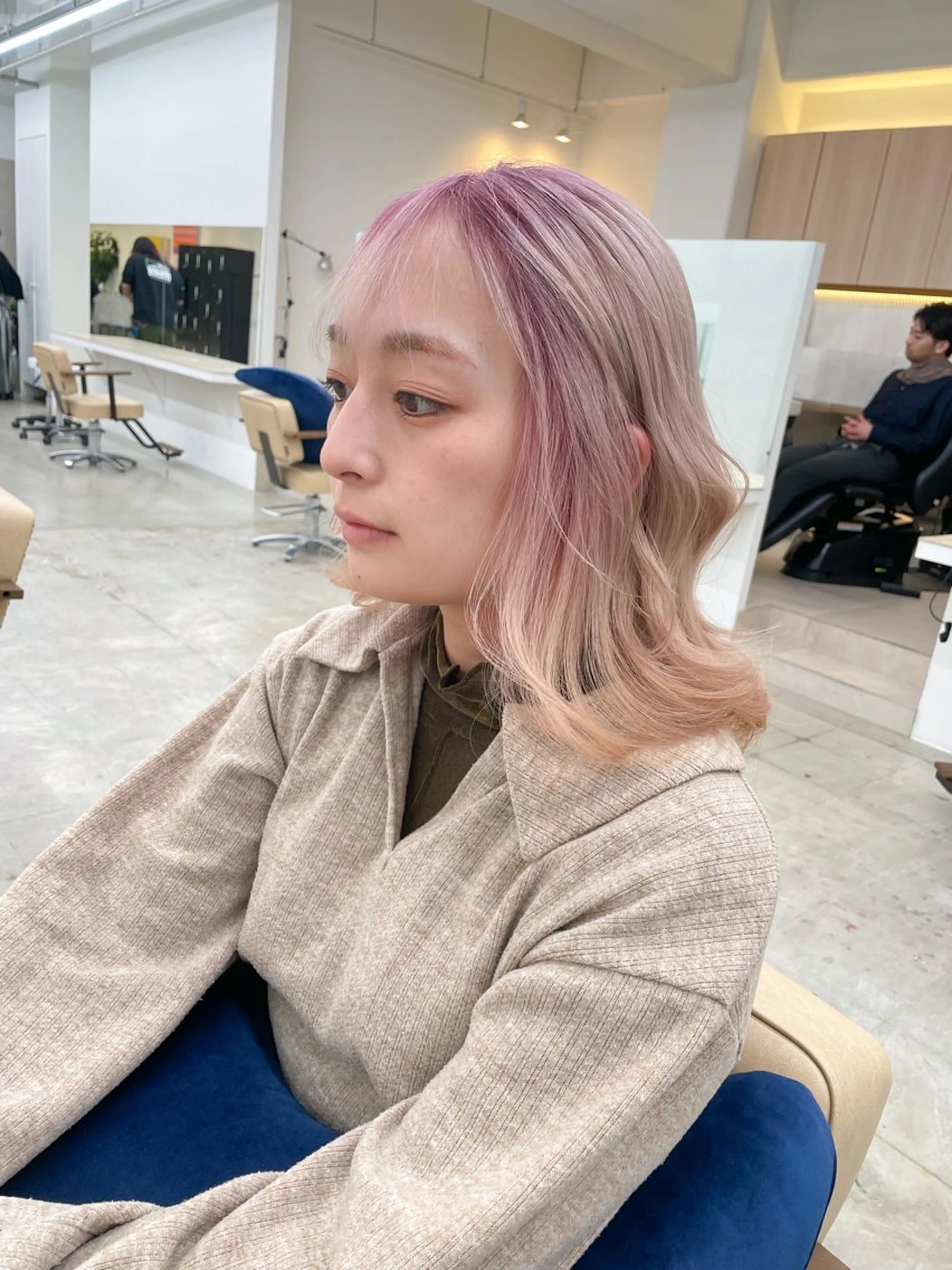 ミディアム カラー ベージュカラー ピンクカラー ホワイトベージュ ヘアカラー トリートメント ハイトーン/レイヤー /ケアブリーチ石川治のヘアスタイル