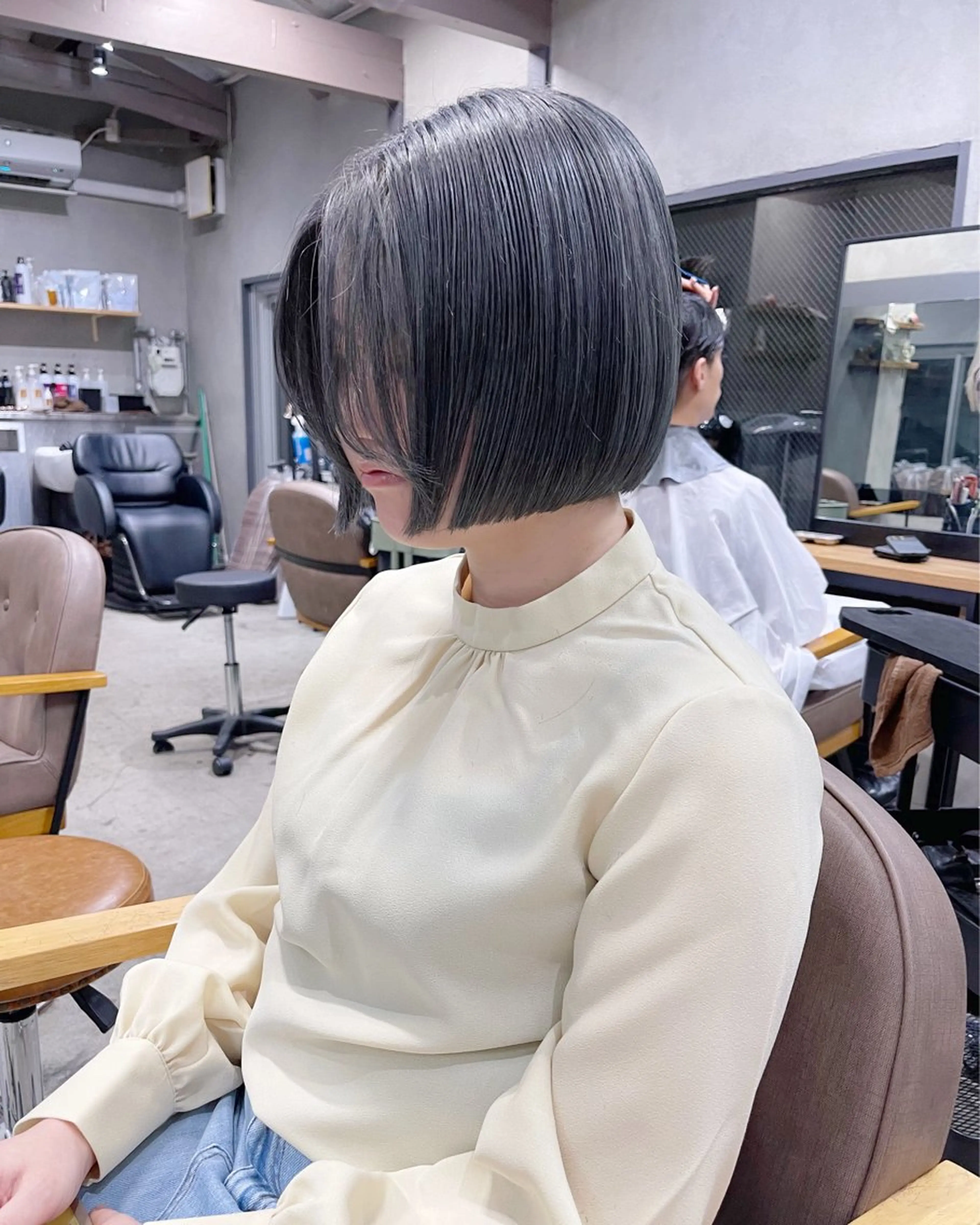 ミディアム カラー グレージュ ボブ カット ヘアカラー トリートメント AiM 大名　似合わせカットのヘアスタイル