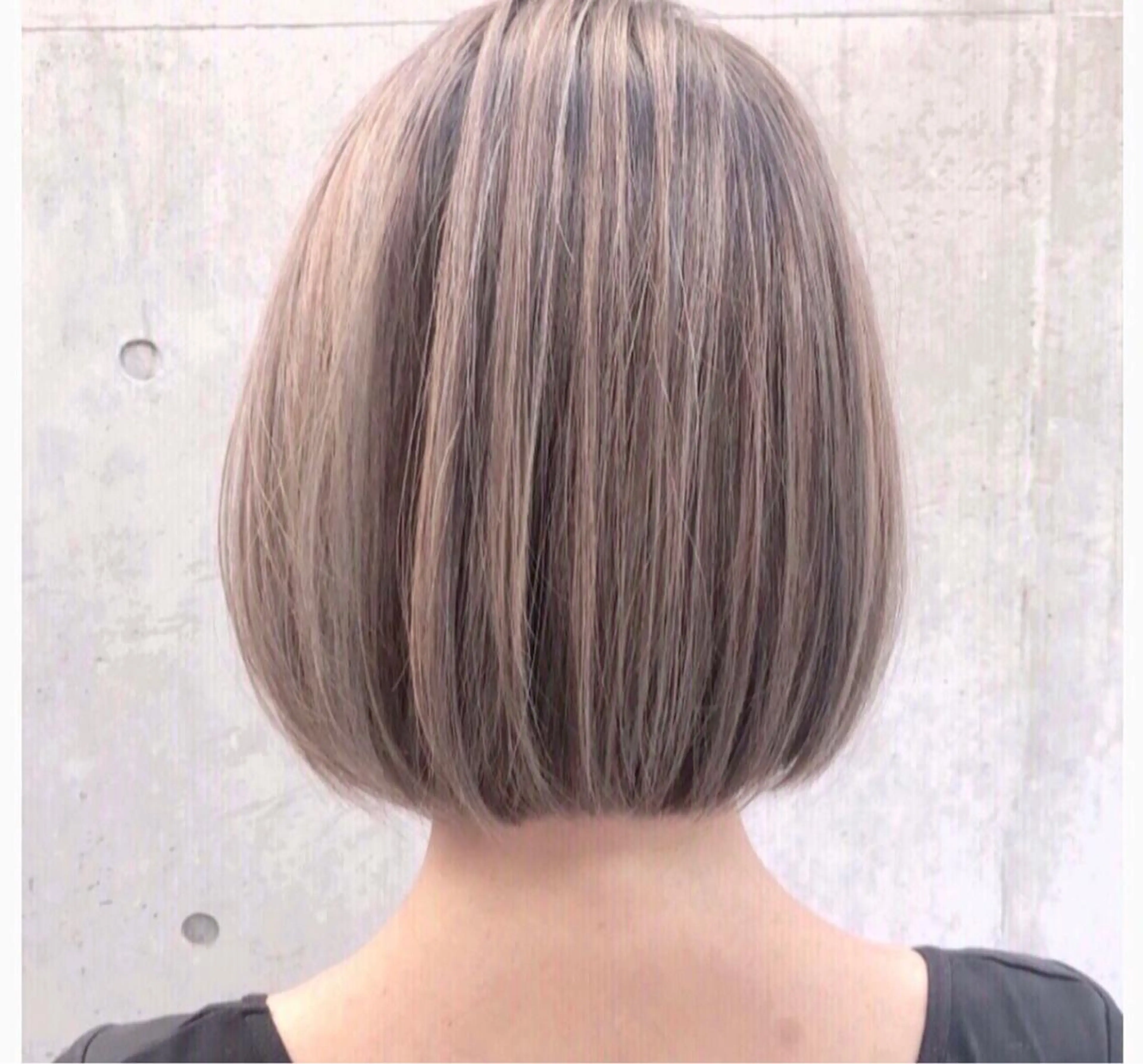 ショート カラー アッシュ ベージュカラー ブルーカラー グレージュ ハイトーンカラー ヘアカラー DX  SHARE  SALON 　SHIBUYA所属・AKI アキのヘアスタイル