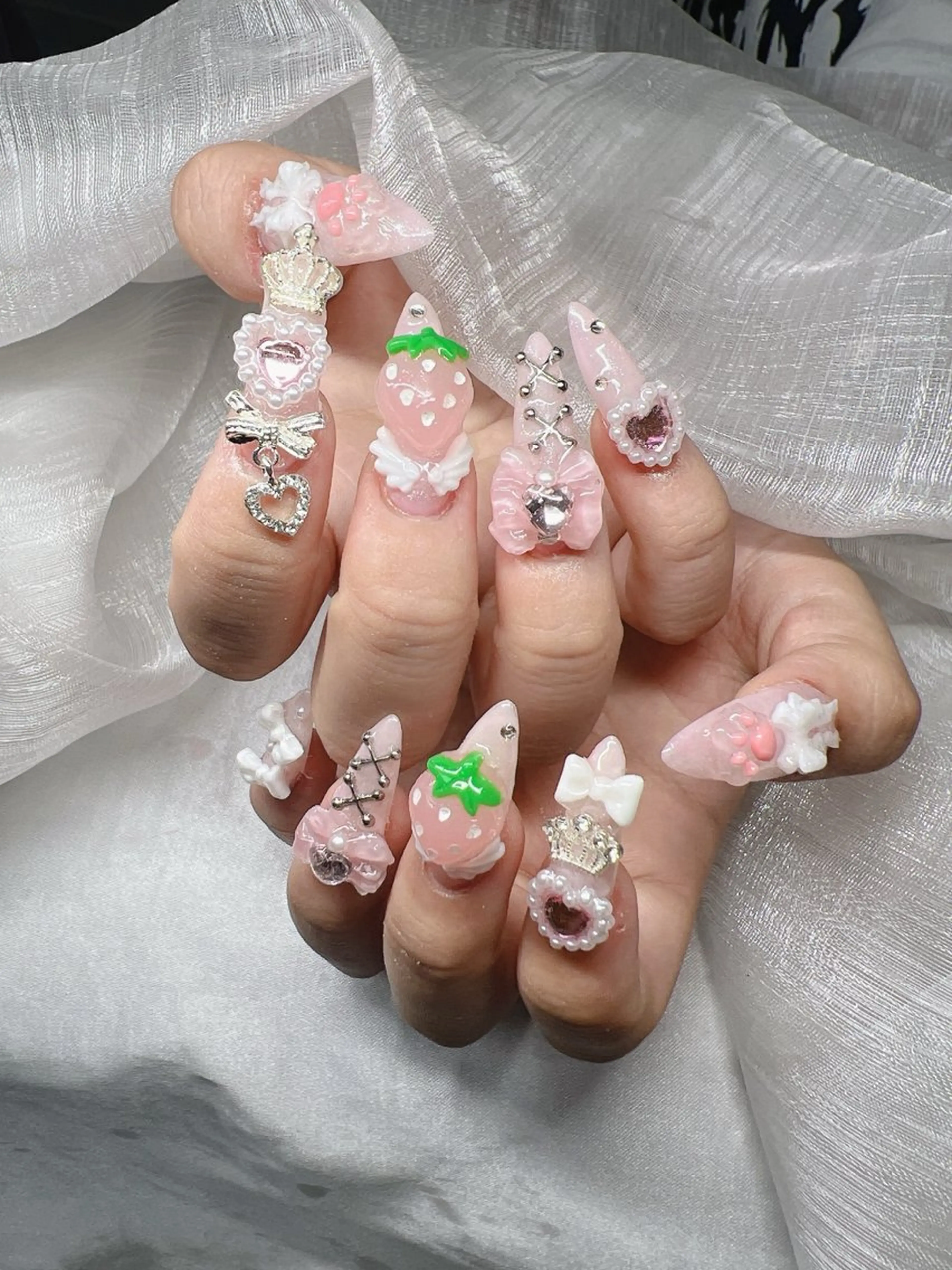 ネイル ハンドネイル Lee Nailsのネイルデザイン
