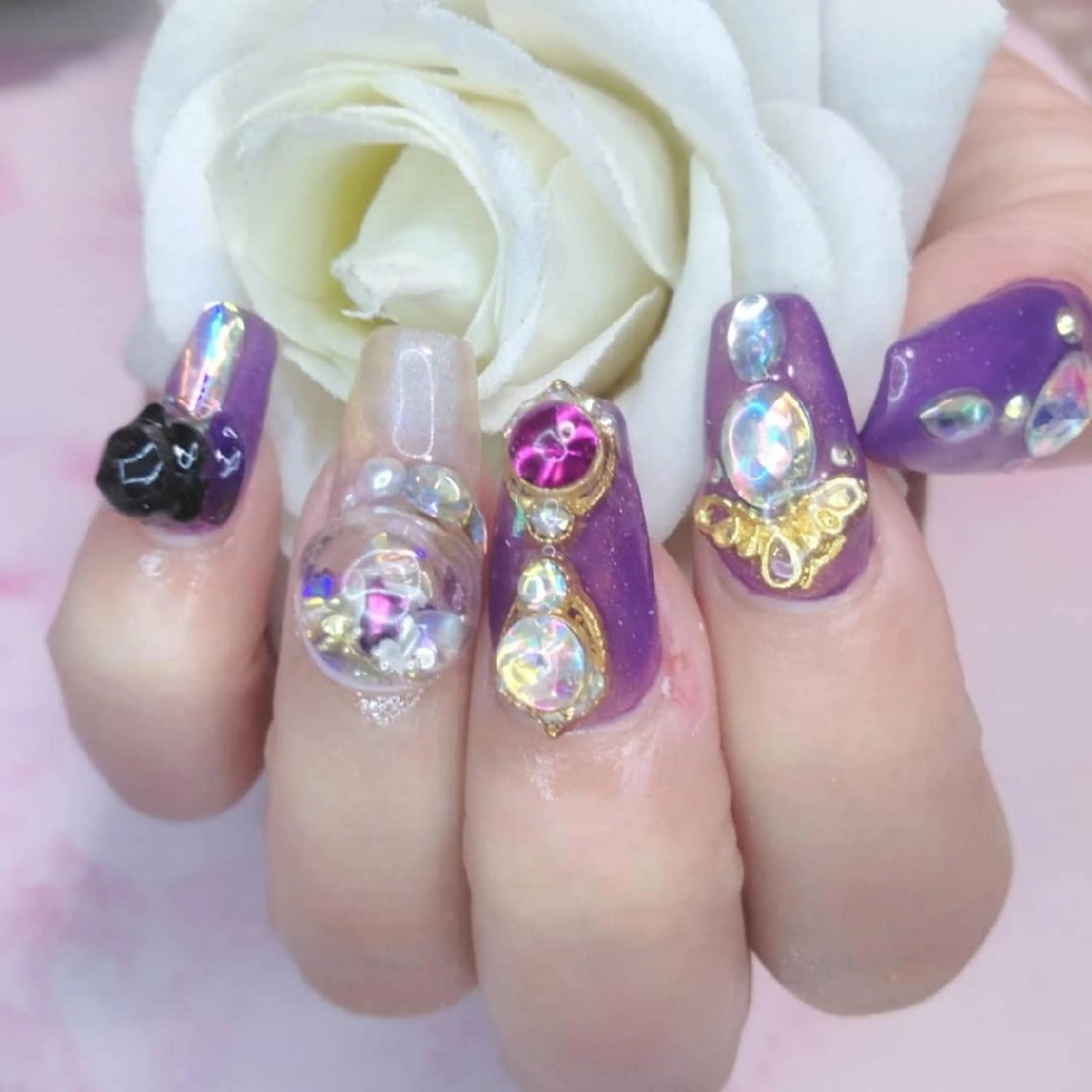 ネイル エステとネイル ローズコンフォートのネイルデザイン